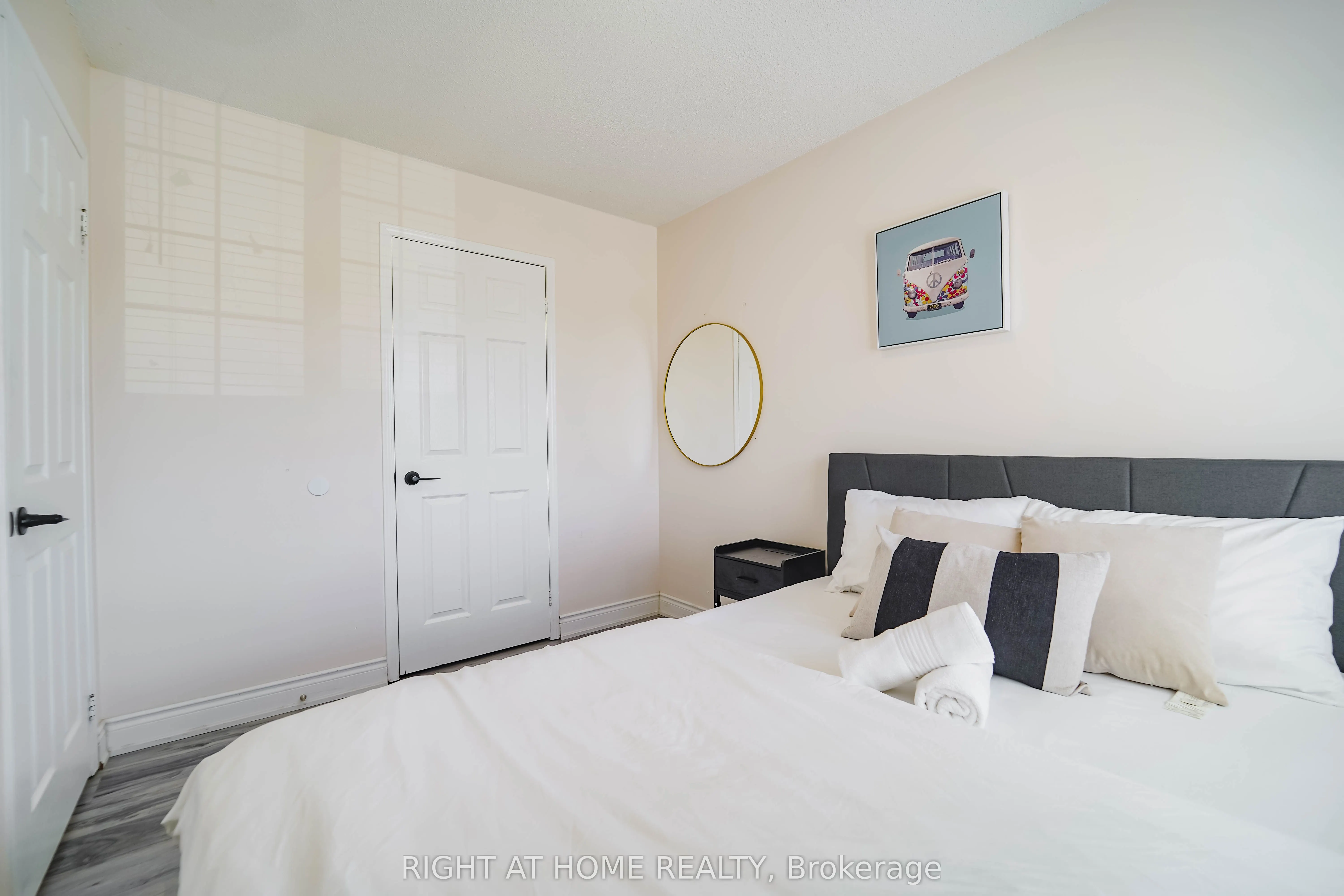 211 Andona Crescent