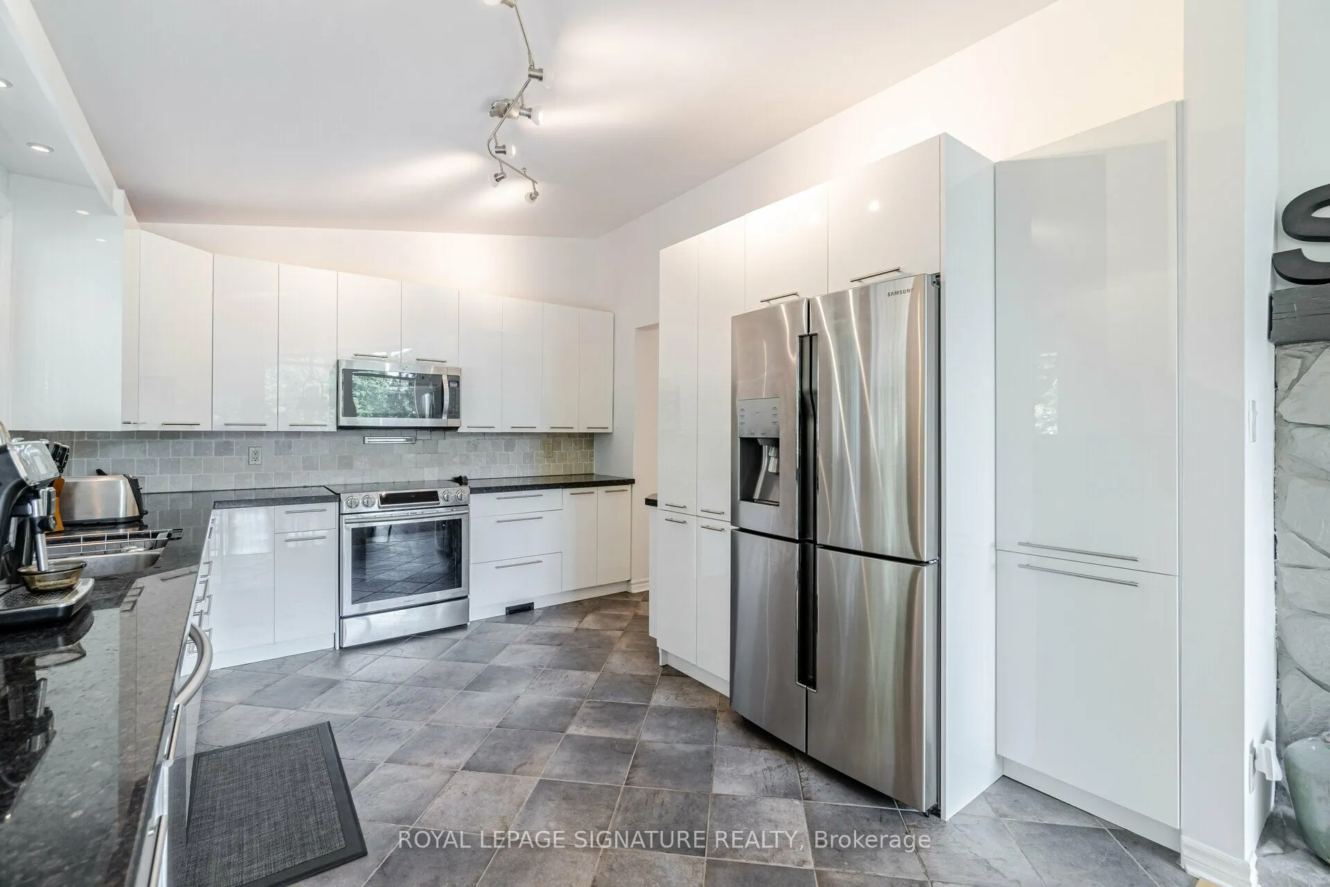 3225 Greenwood Road