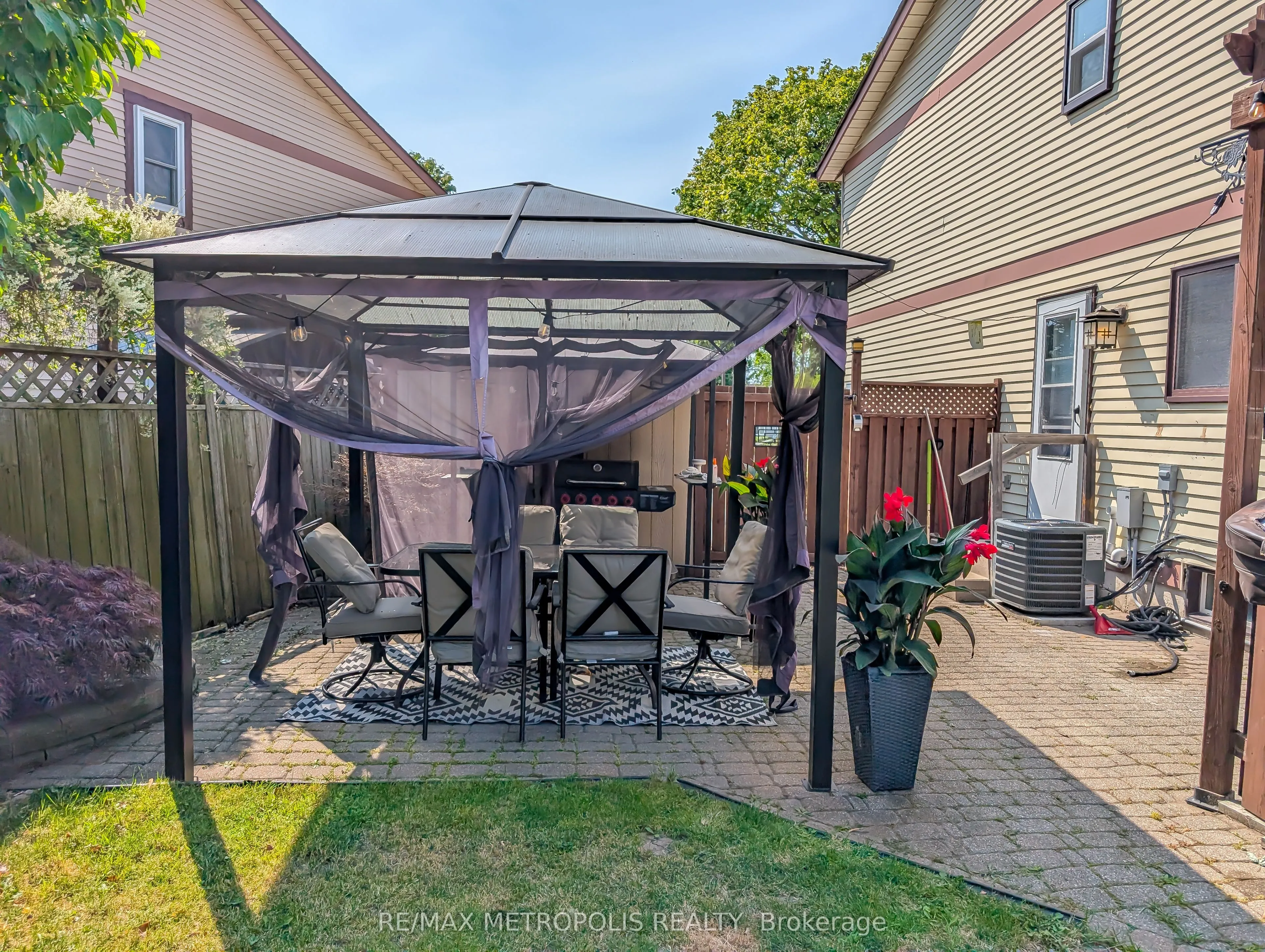 359 Calvert Court