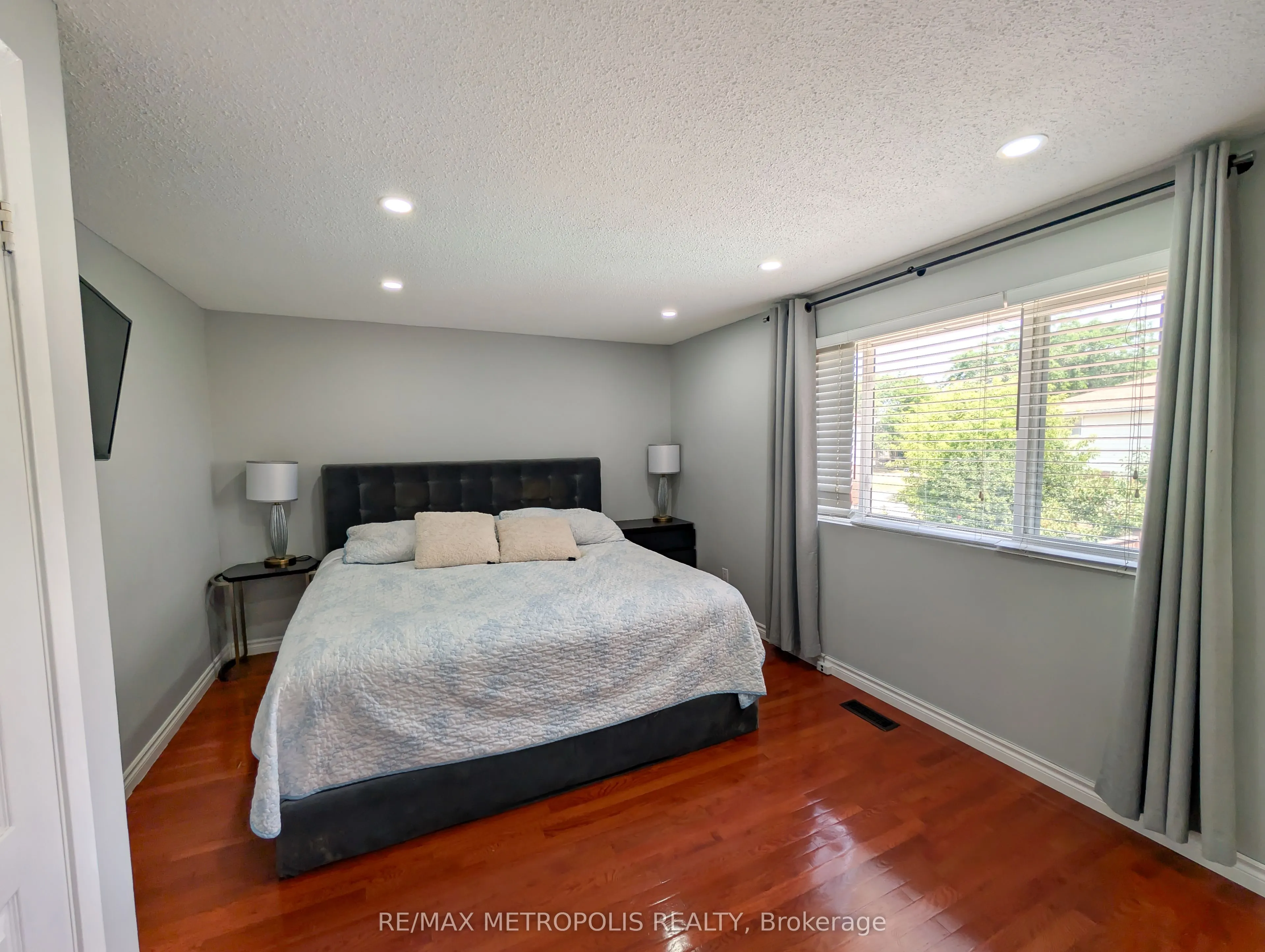 359 Calvert Court