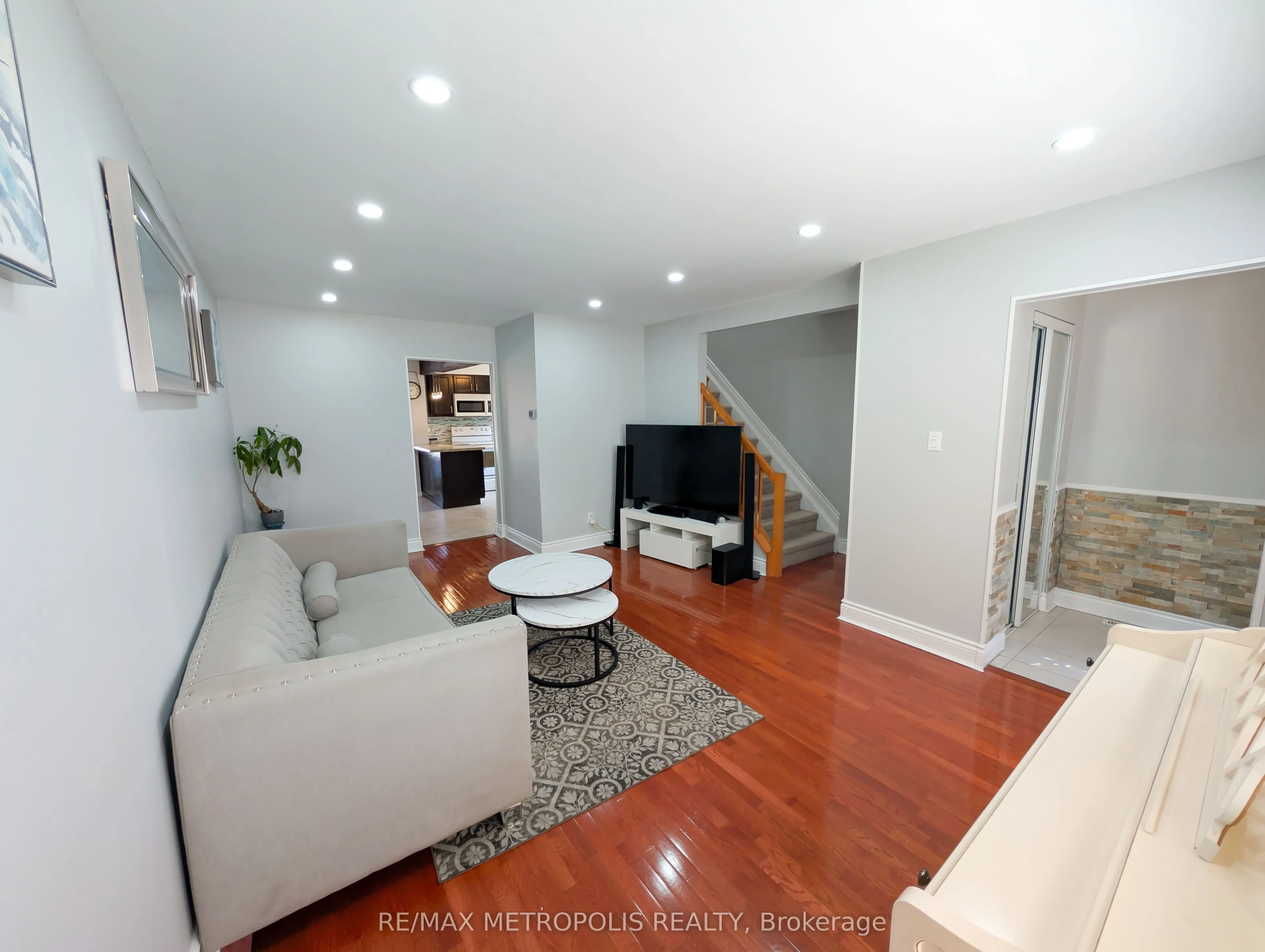 359 Calvert Court