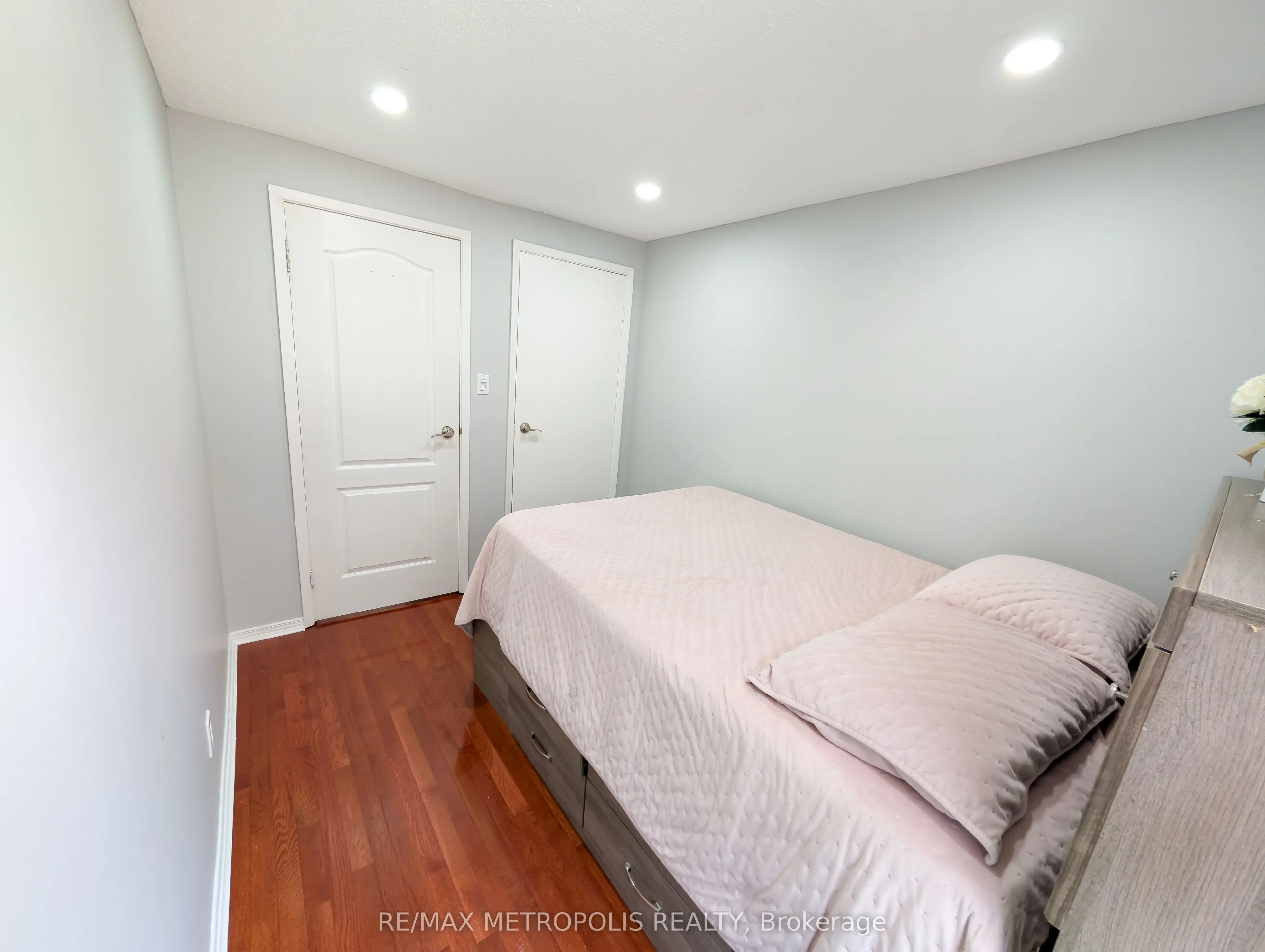 359 Calvert Court