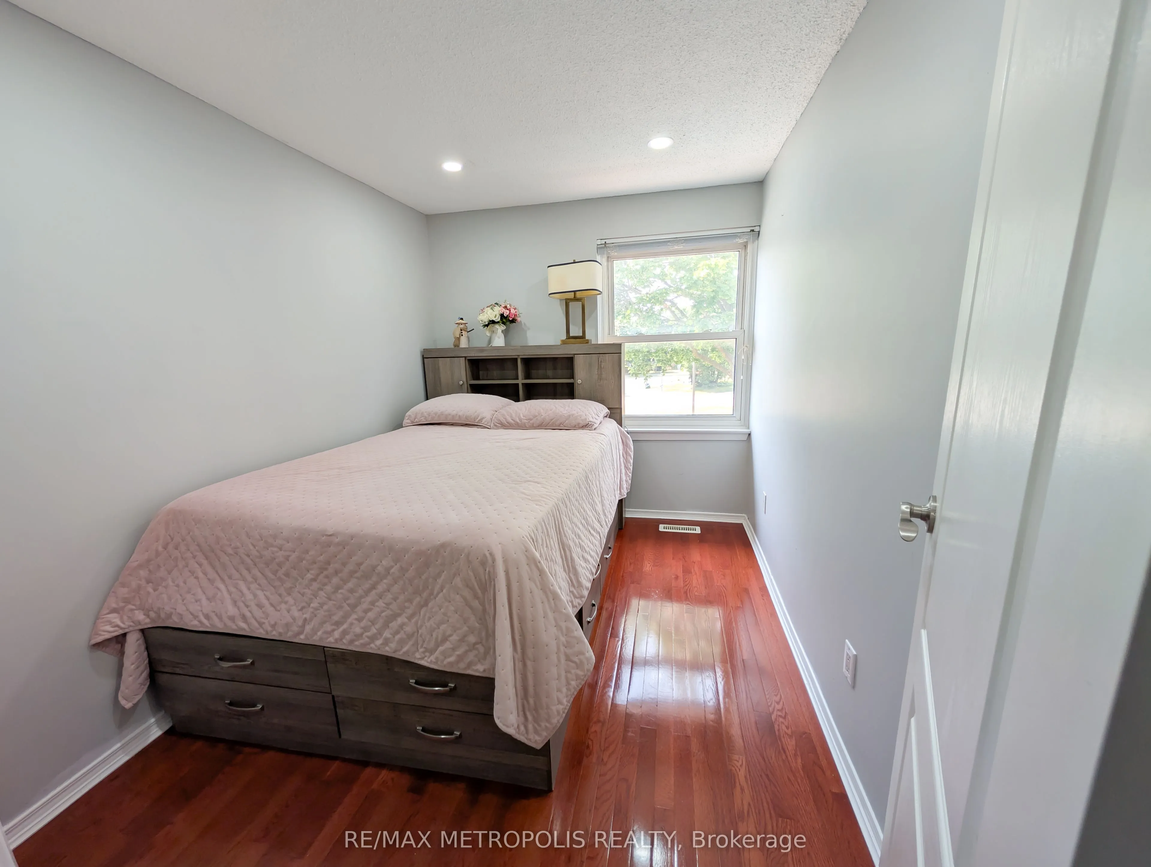359 Calvert Court