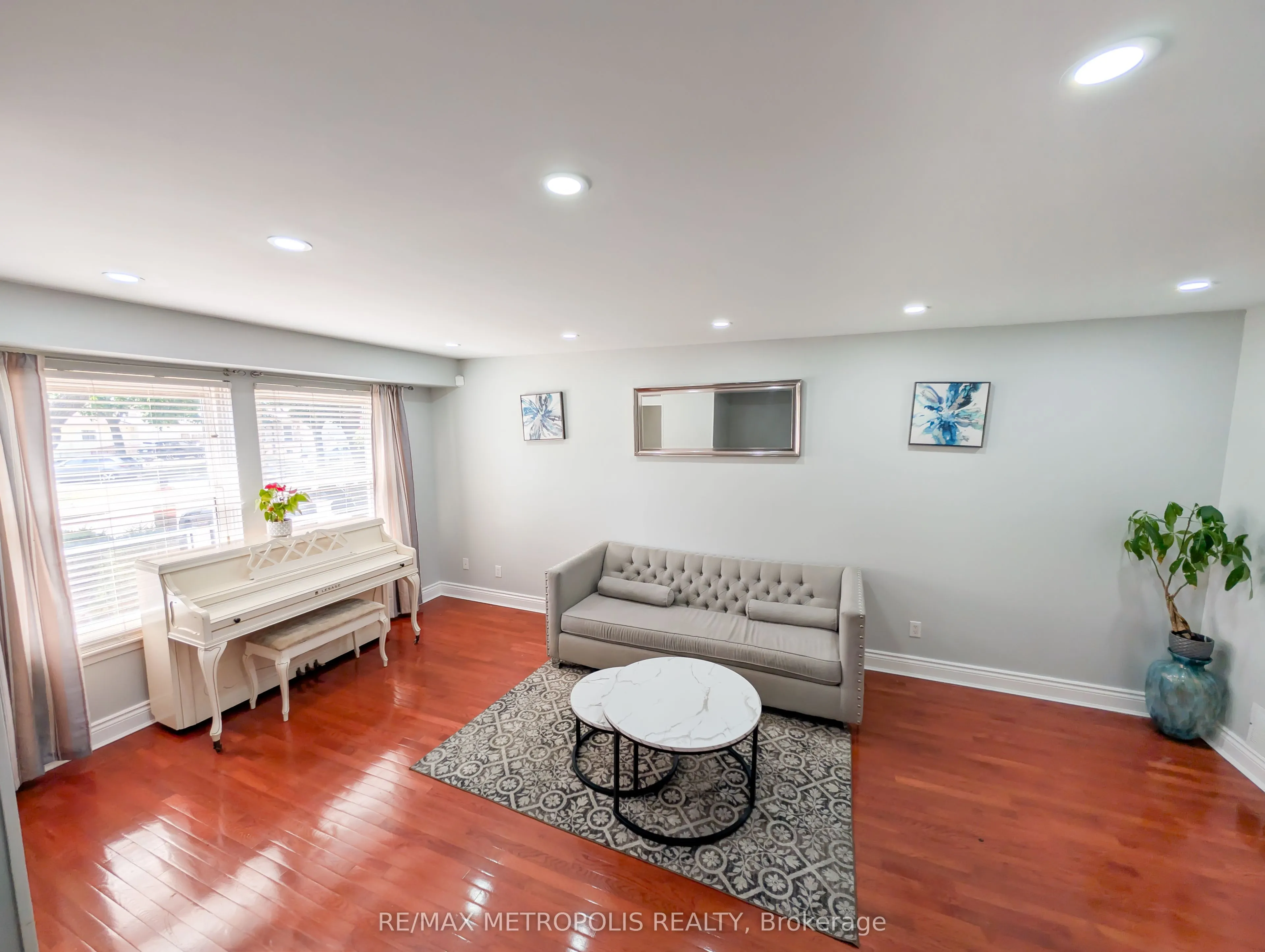 359 Calvert Court