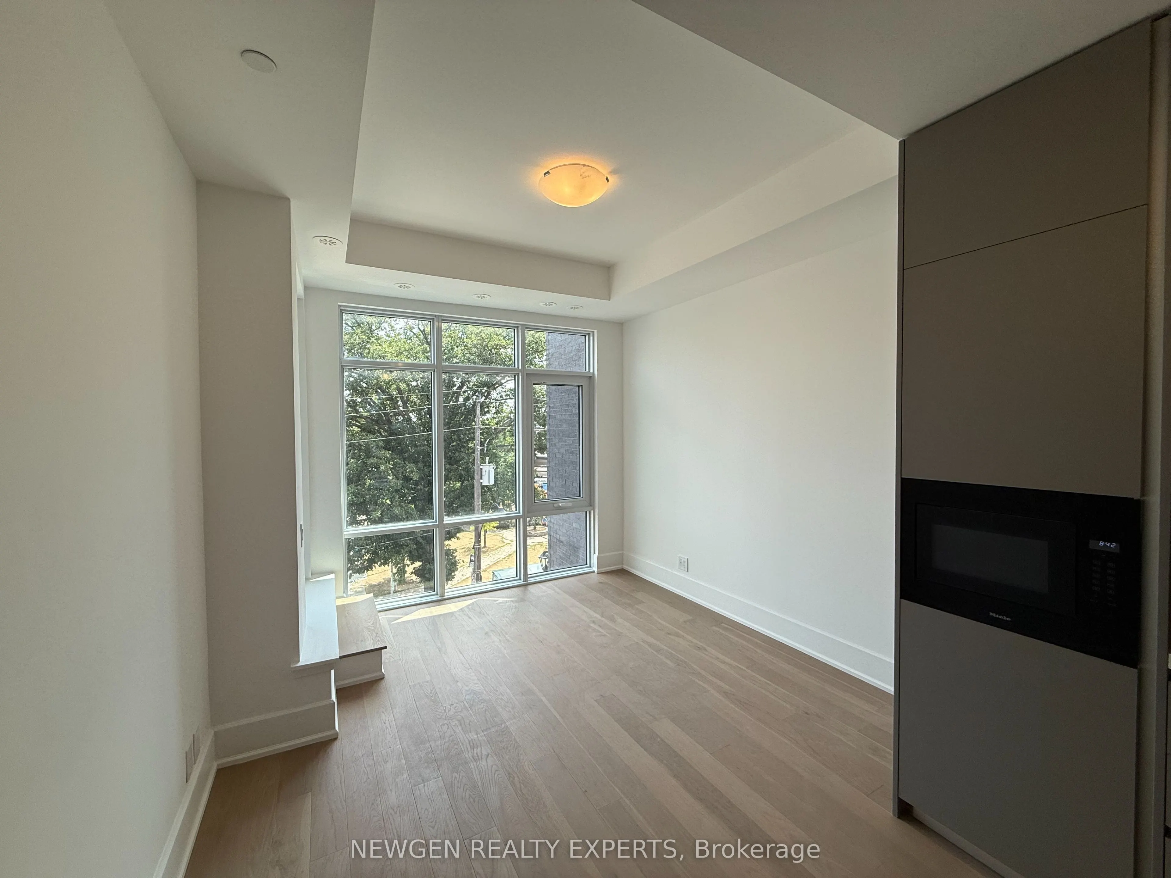 800 Broadview Avenue #404