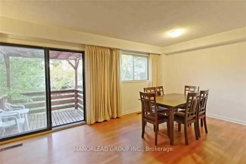 73 Buckhurst Crescent