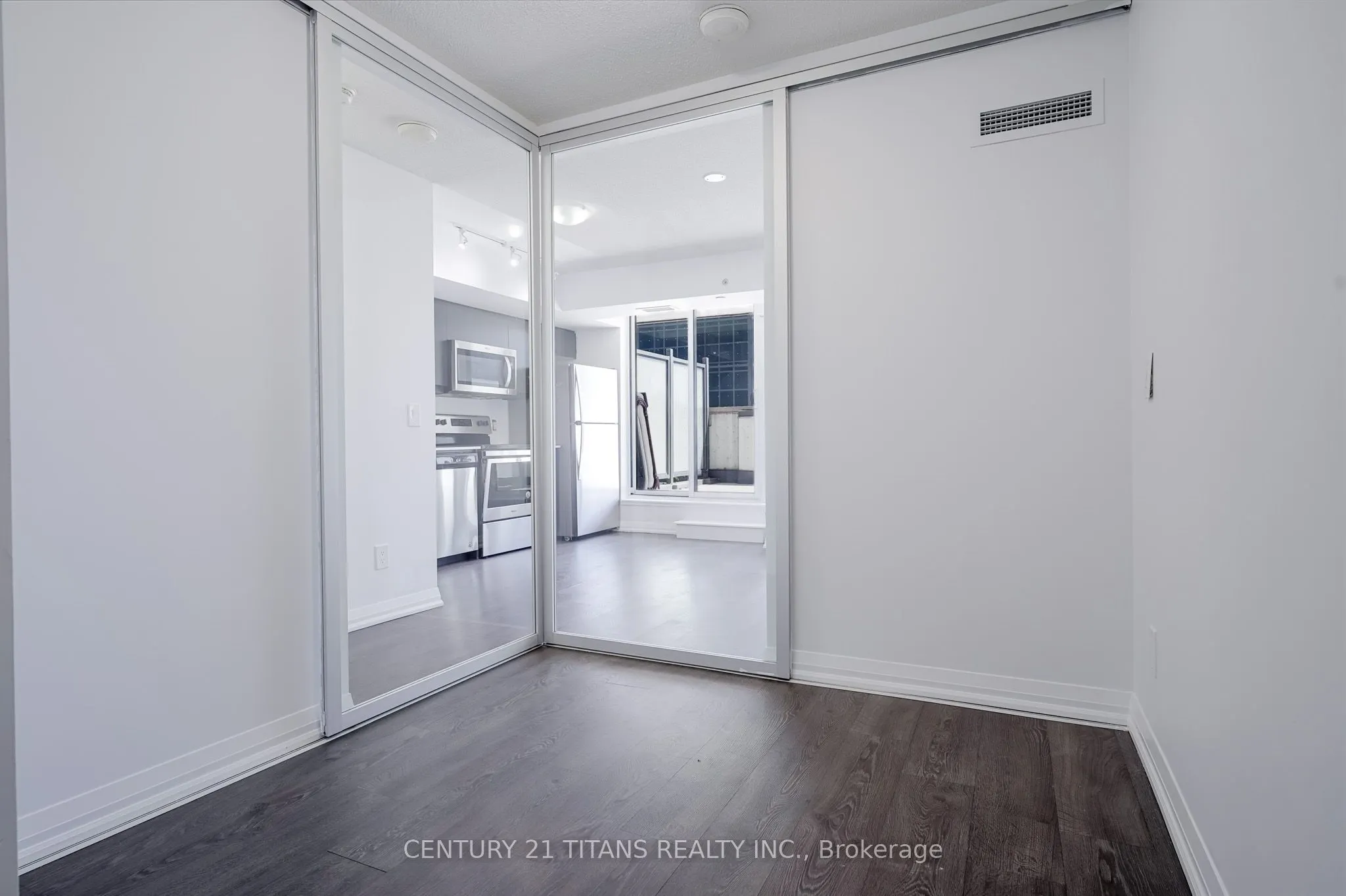 30 Meadowglen Place, #203