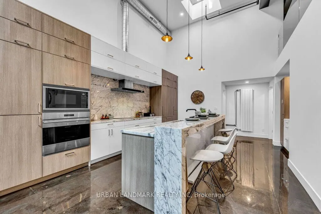 326 Carlaw Avenue, #127