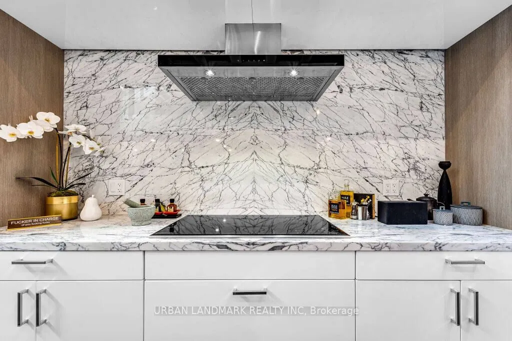 326 Carlaw Avenue, #127