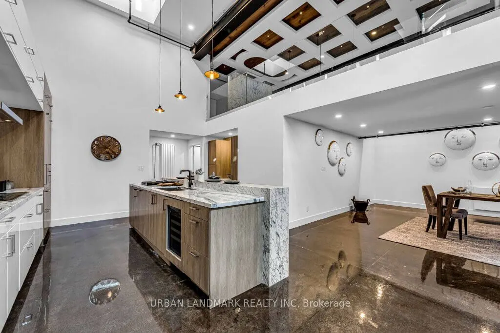 326 Carlaw Avenue, #127