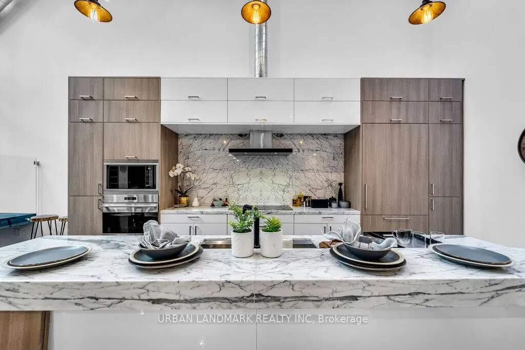 326 Carlaw Avenue, #127