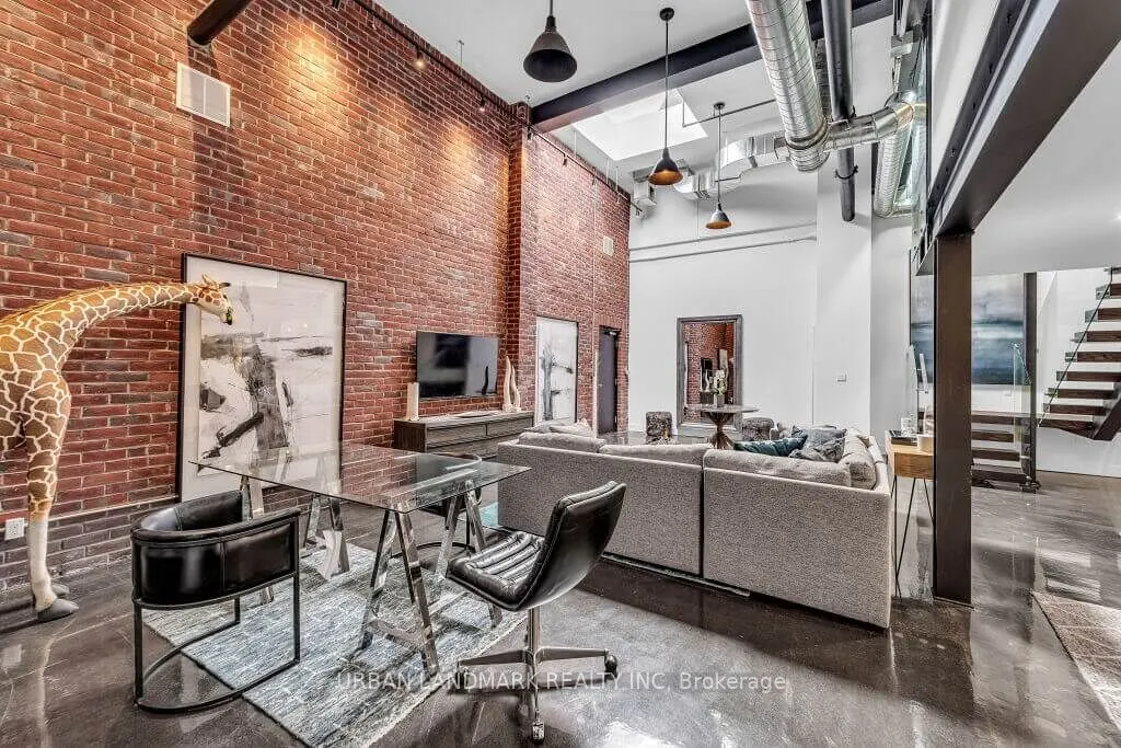 326 Carlaw Avenue, #127