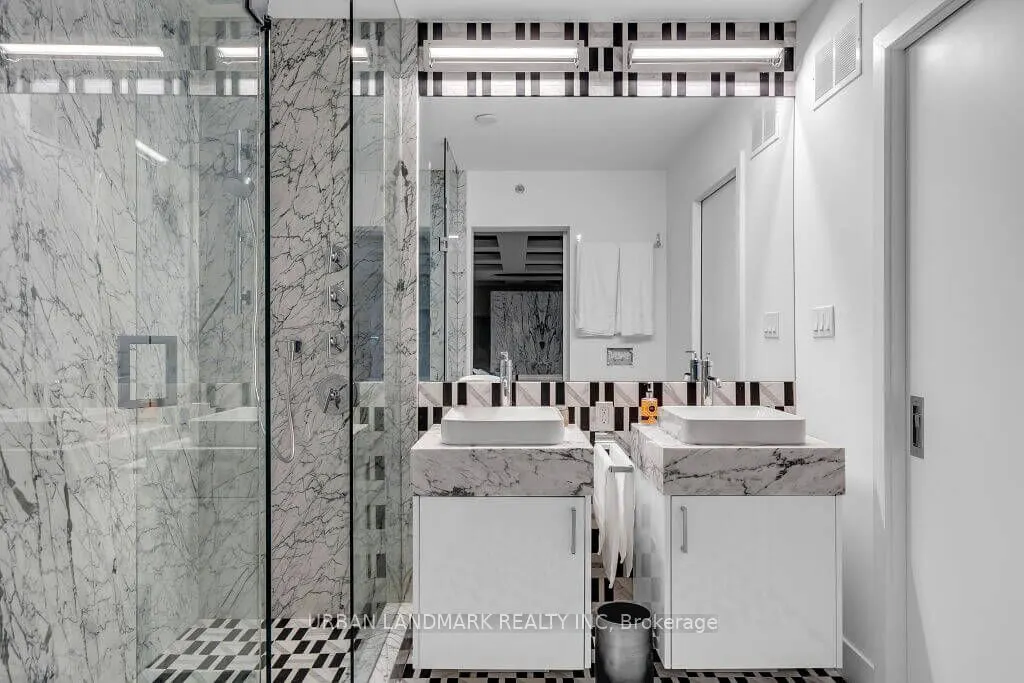 326 Carlaw Avenue, #127