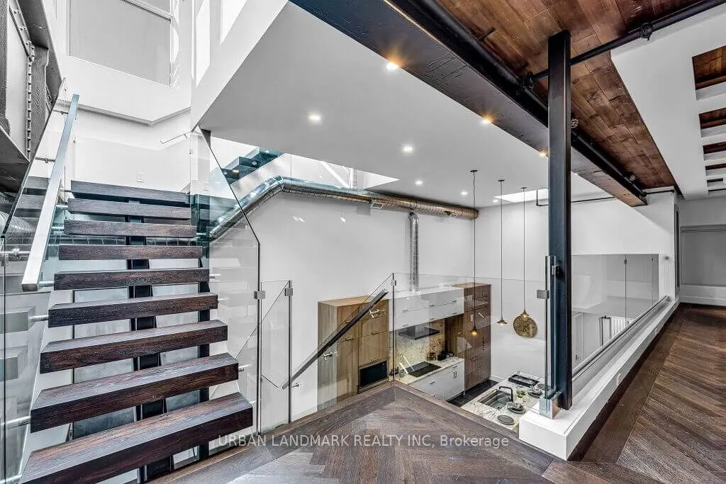 326 Carlaw Avenue, #127