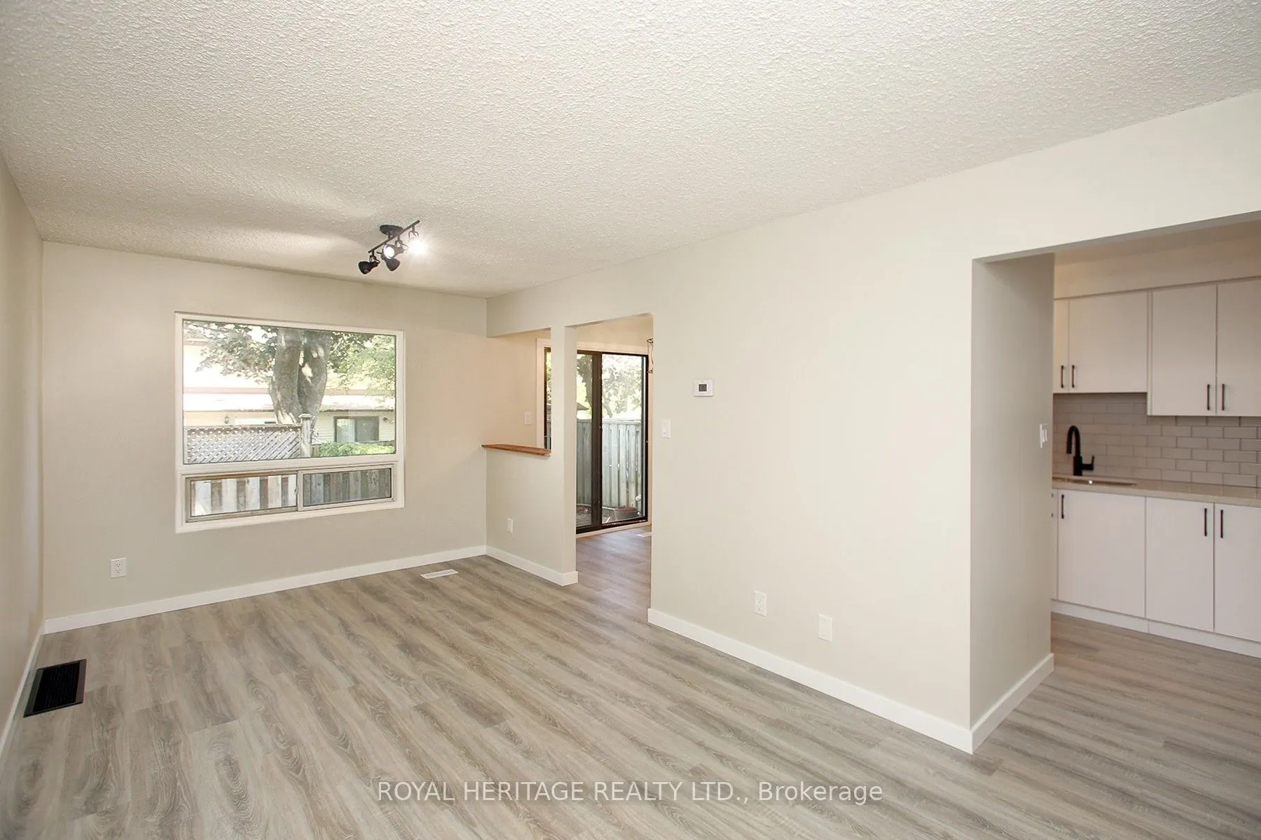 27 Parker Crescent, #15