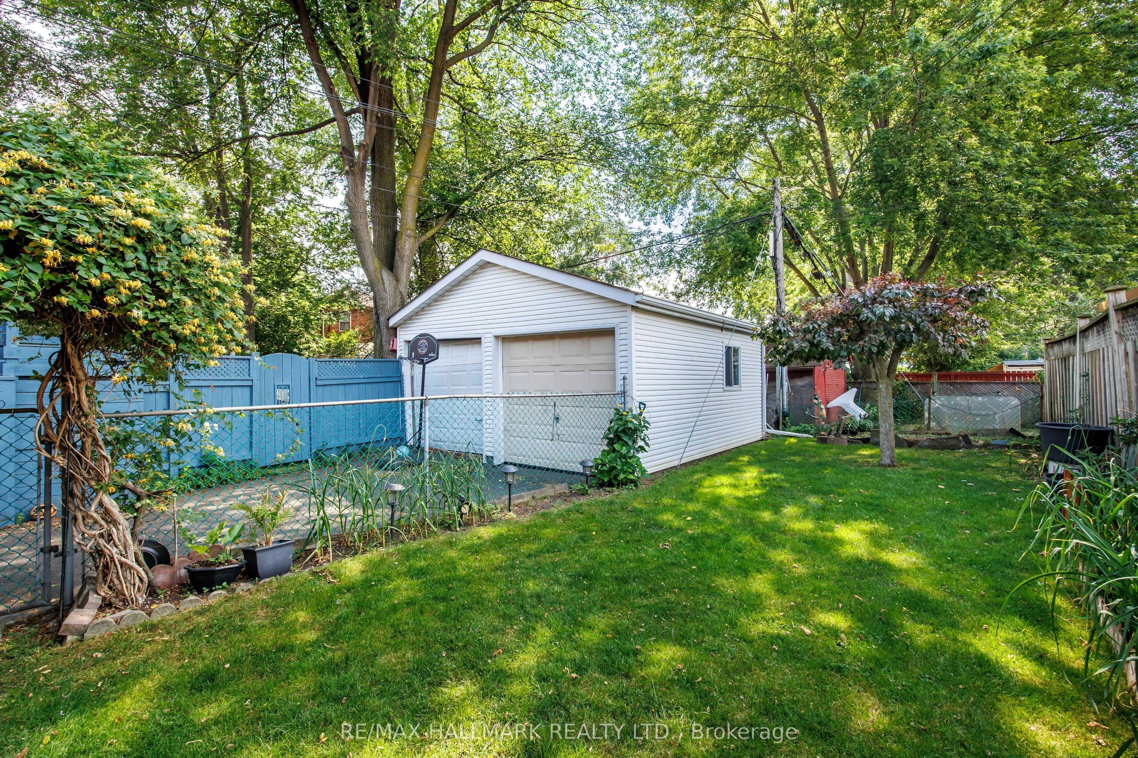 236 Dewhurst Boulevard N