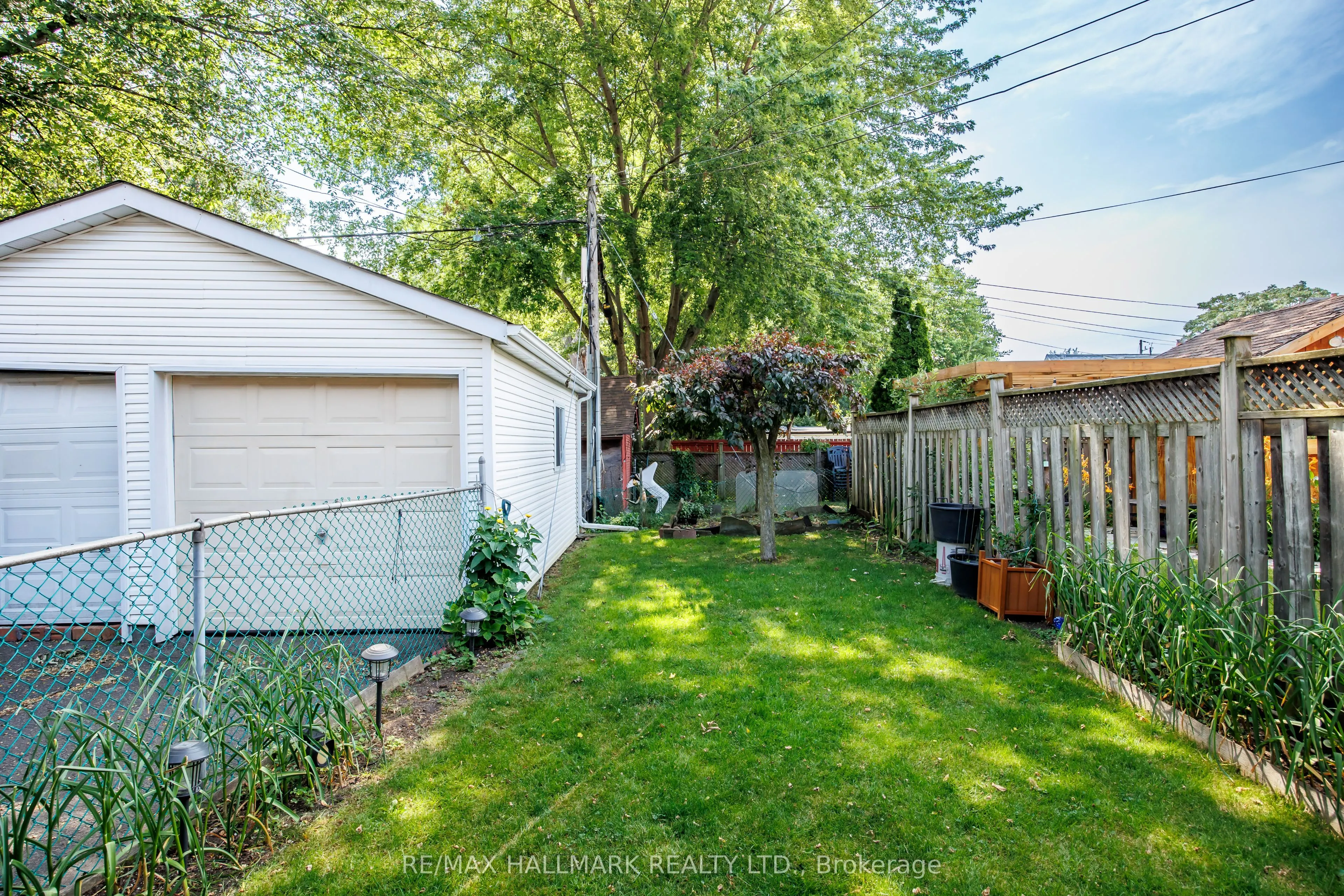 236 Dewhurst Boulevard N