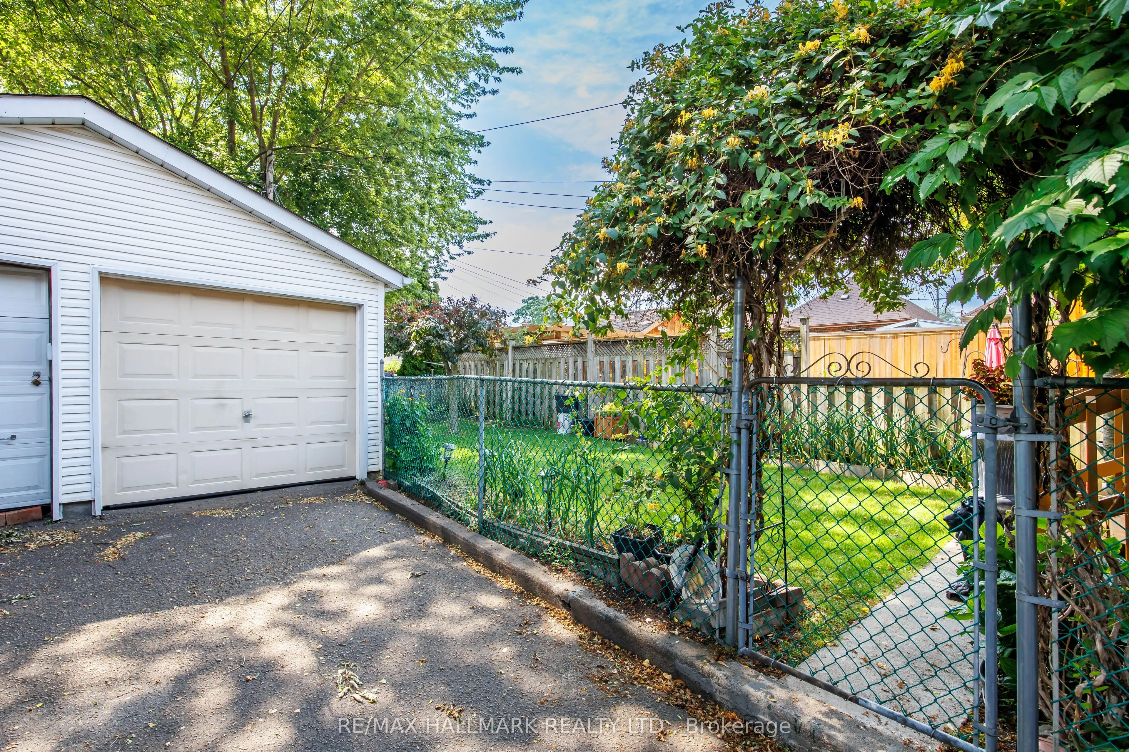 236 Dewhurst Boulevard N