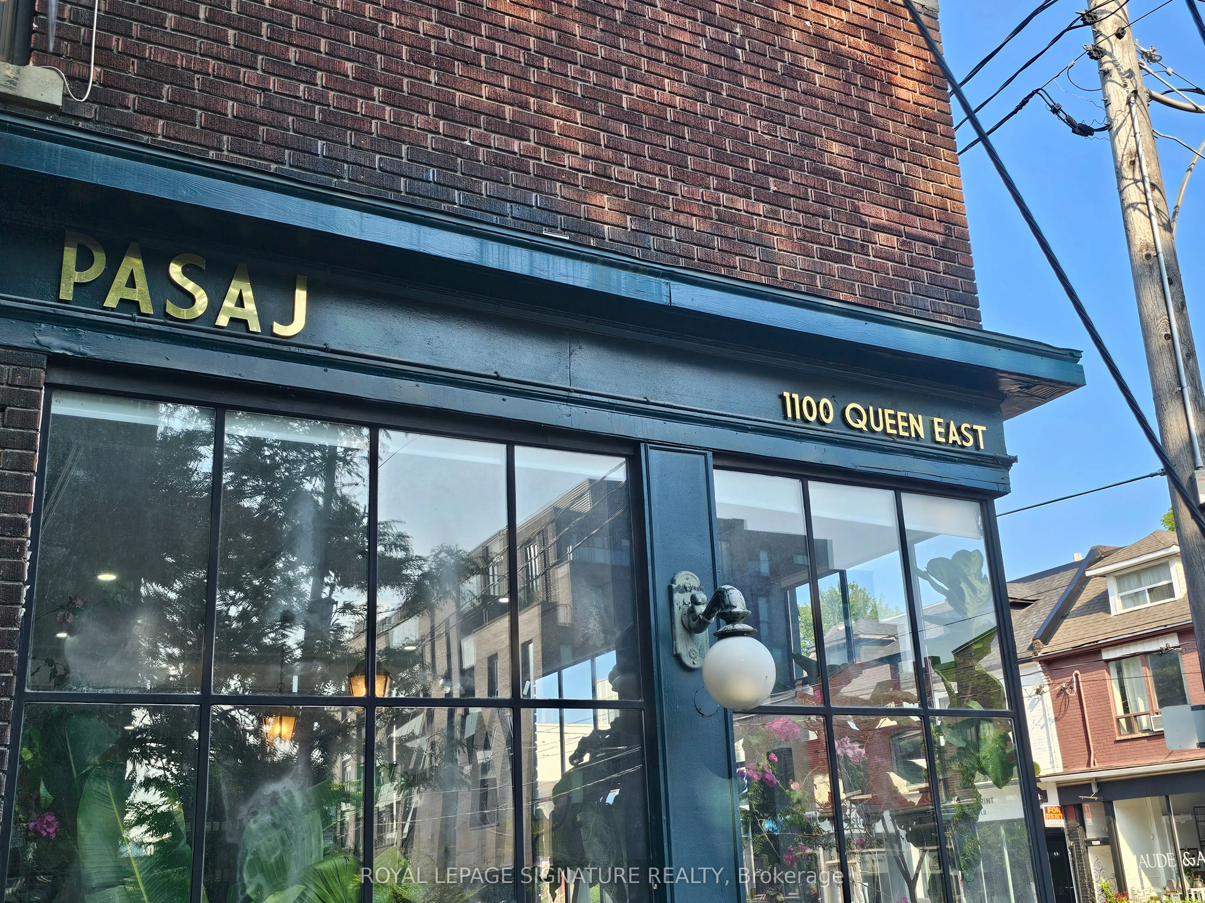 1100 Queen Street E