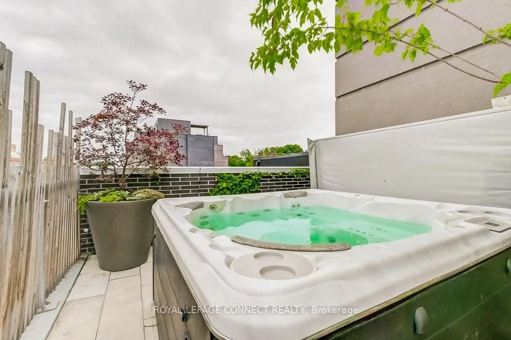 1003 Queen Street E, #401