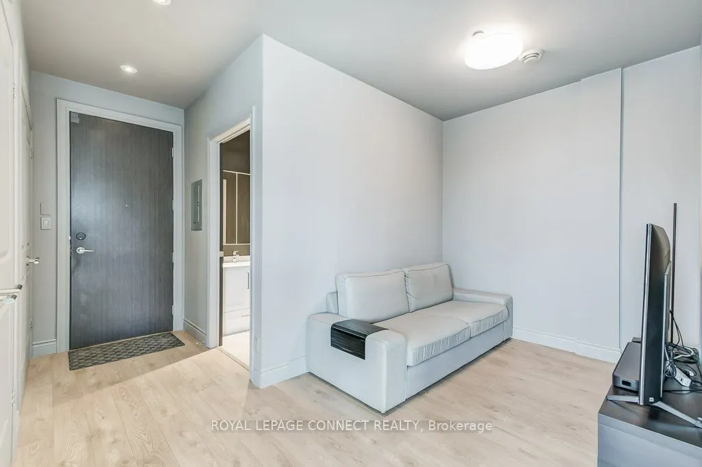 1003 Queen Street E, #401