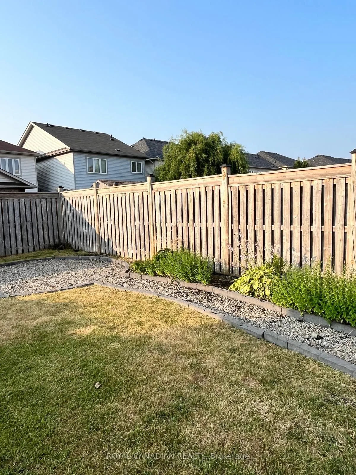 181 Bathgate Crescent E