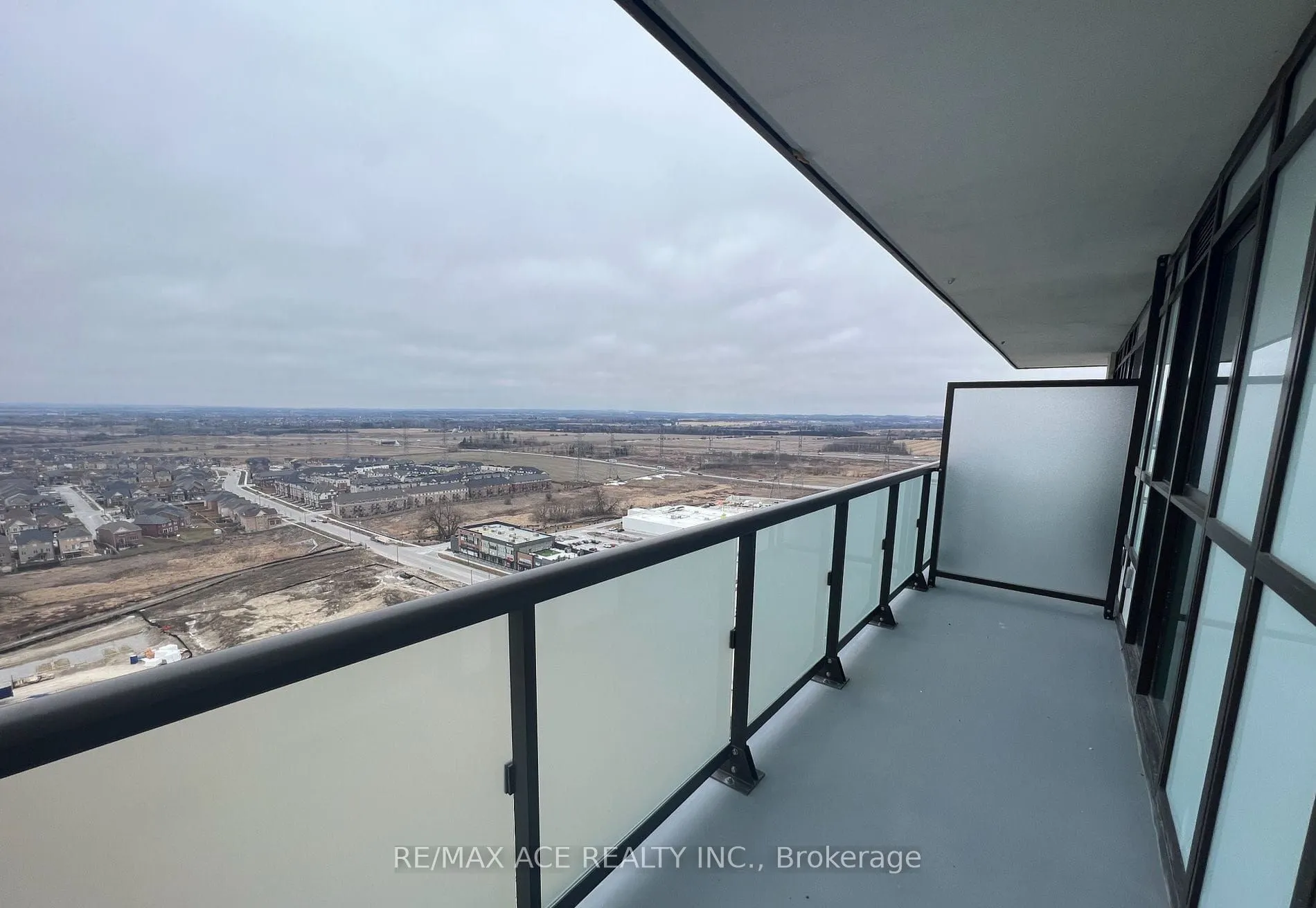 2550 Simcoe Street N, #1402
