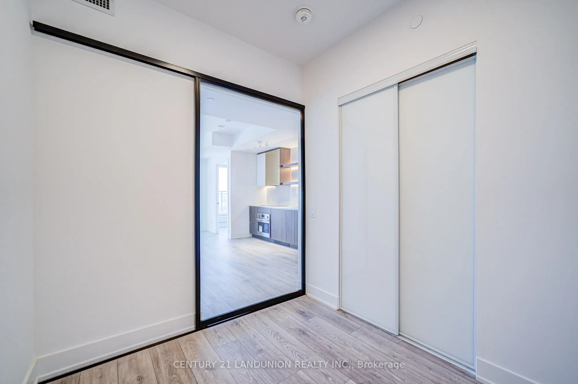1285 Queen Street E, #512