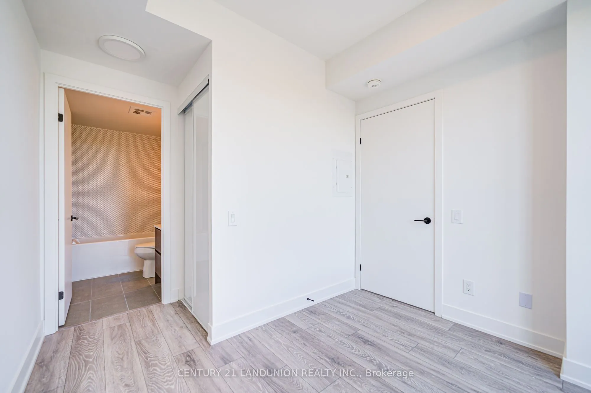 1285 Queen Street E, #512