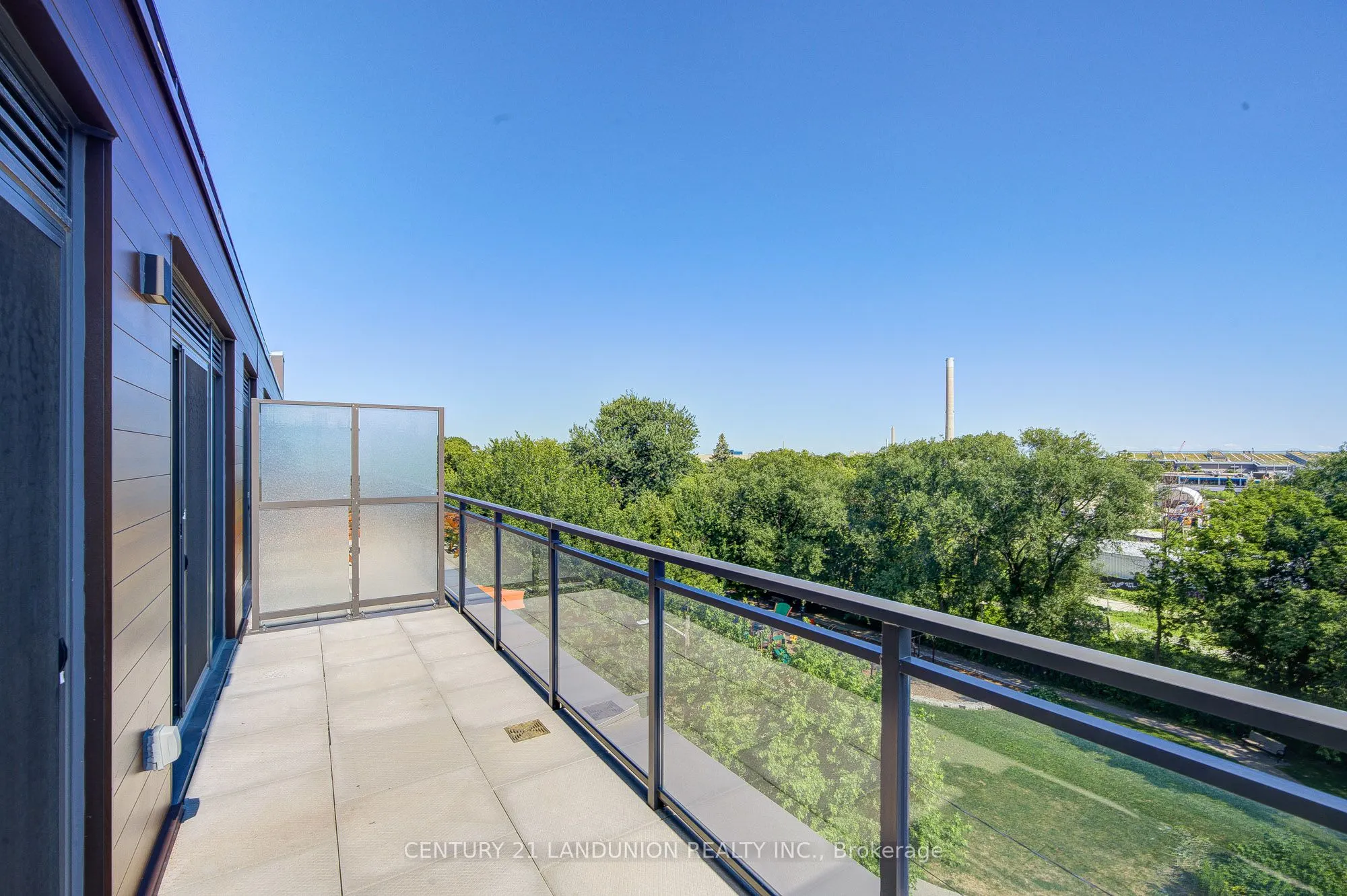 1285 Queen Street E, #512