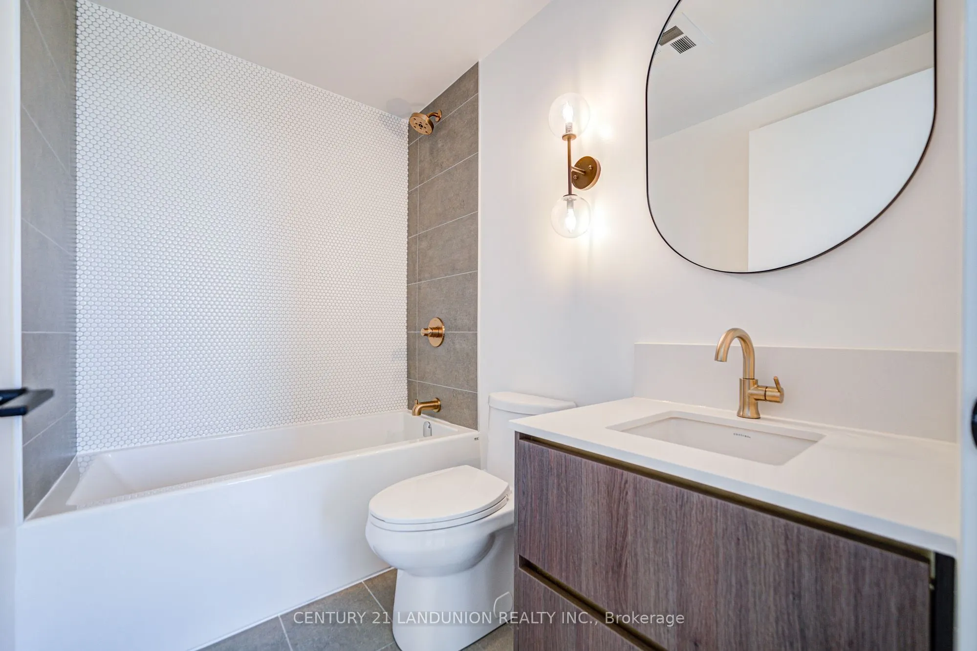 1285 Queen Street E, #512