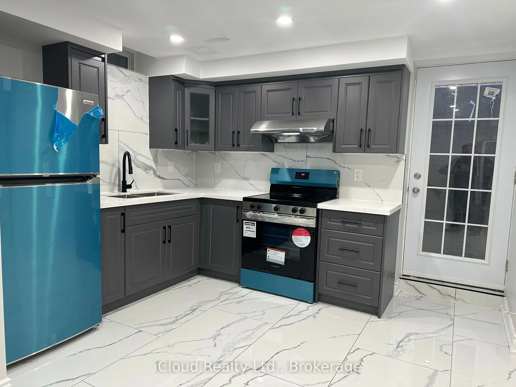 13 Raithby Crescent