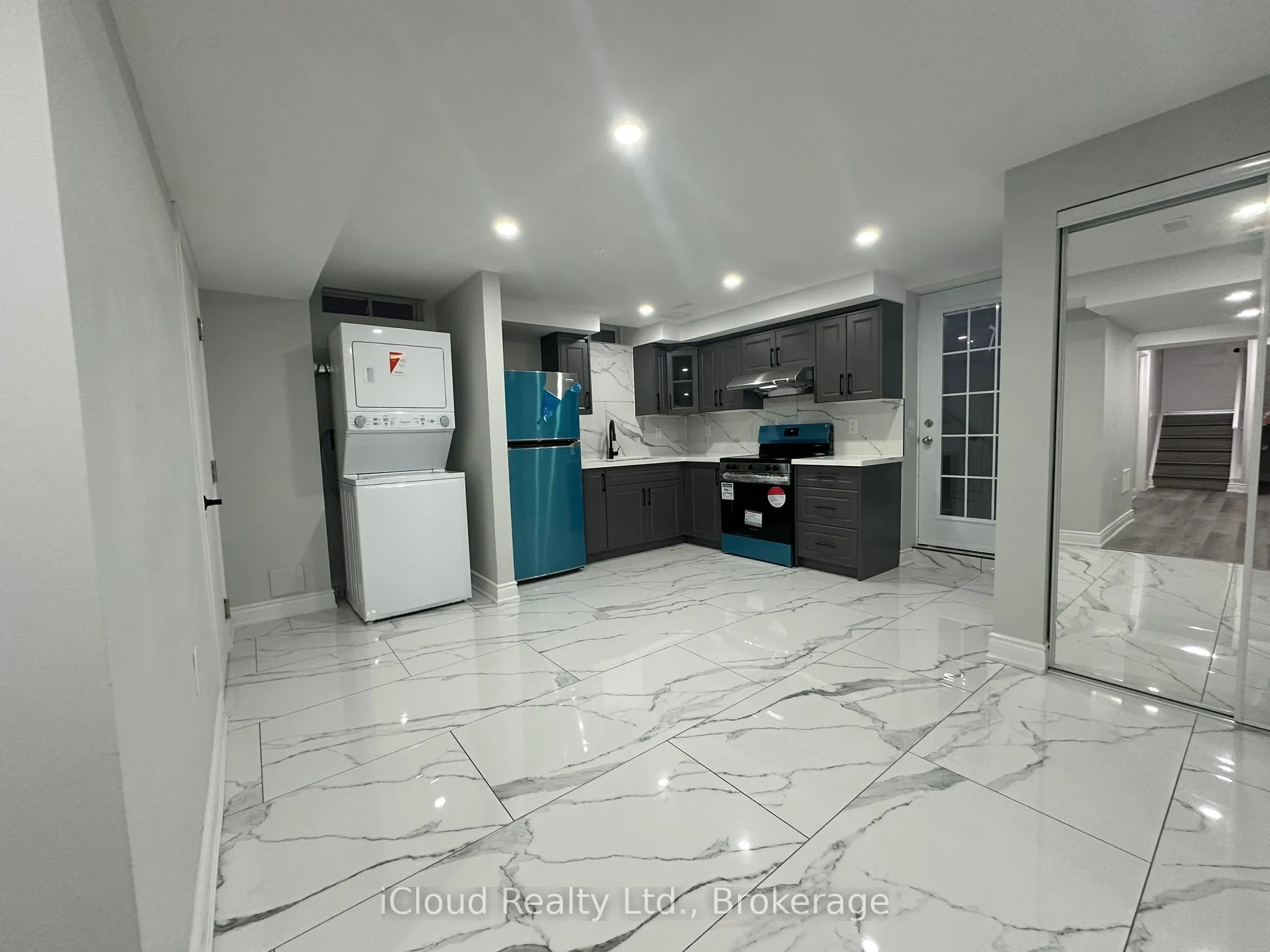 13 Raithby Crescent