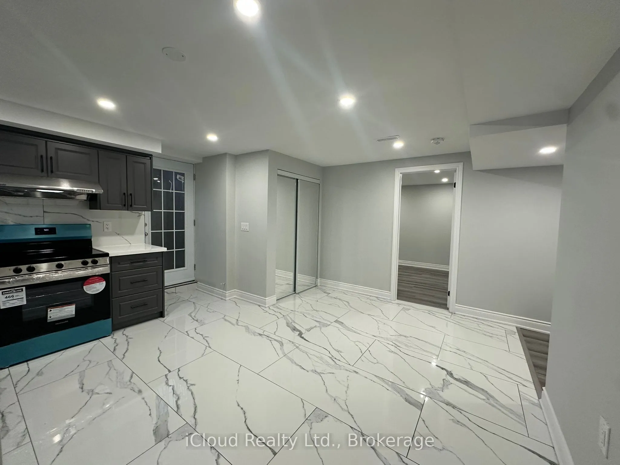 13 Raithby Crescent