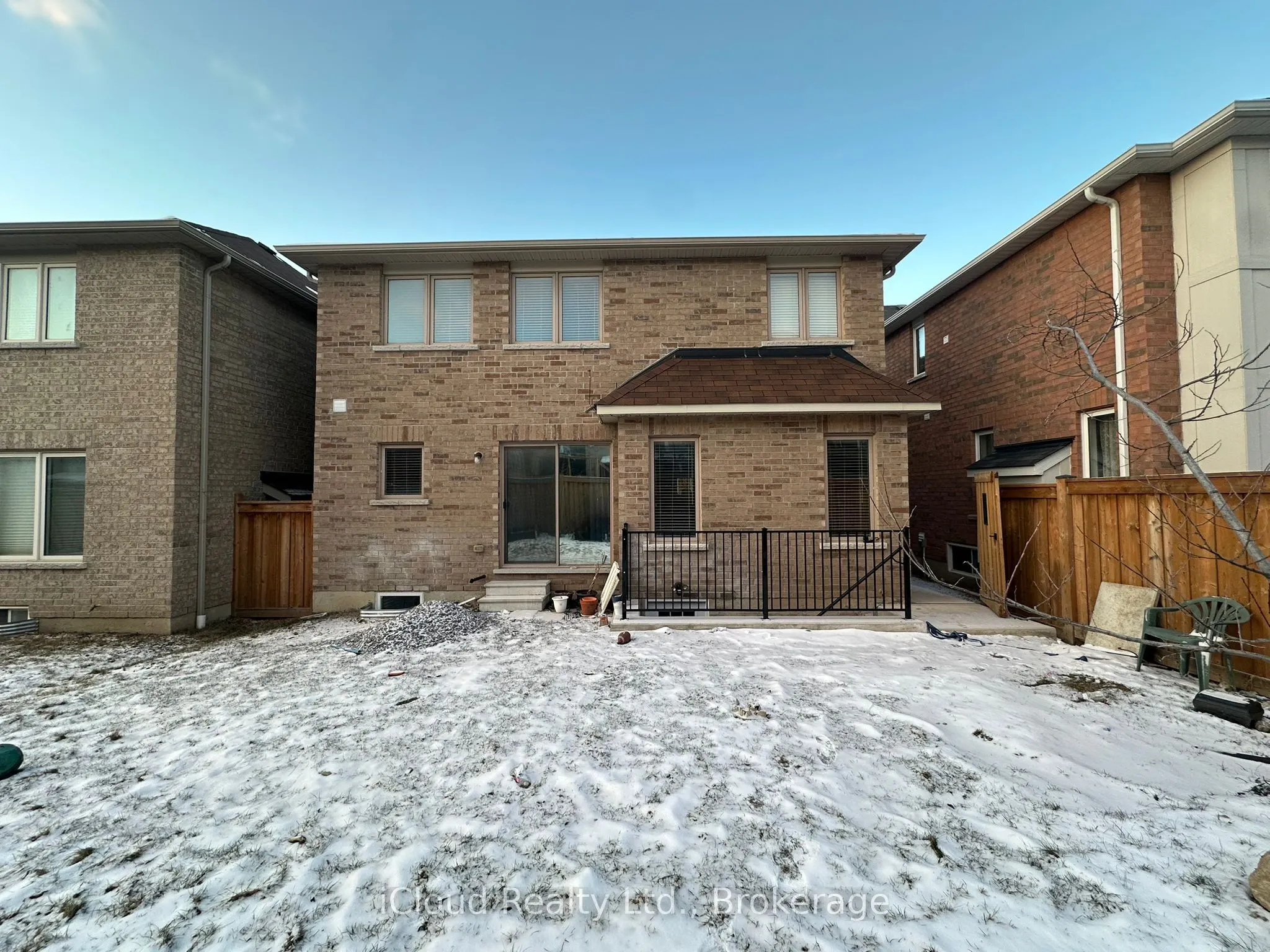 13 Raithby Crescent