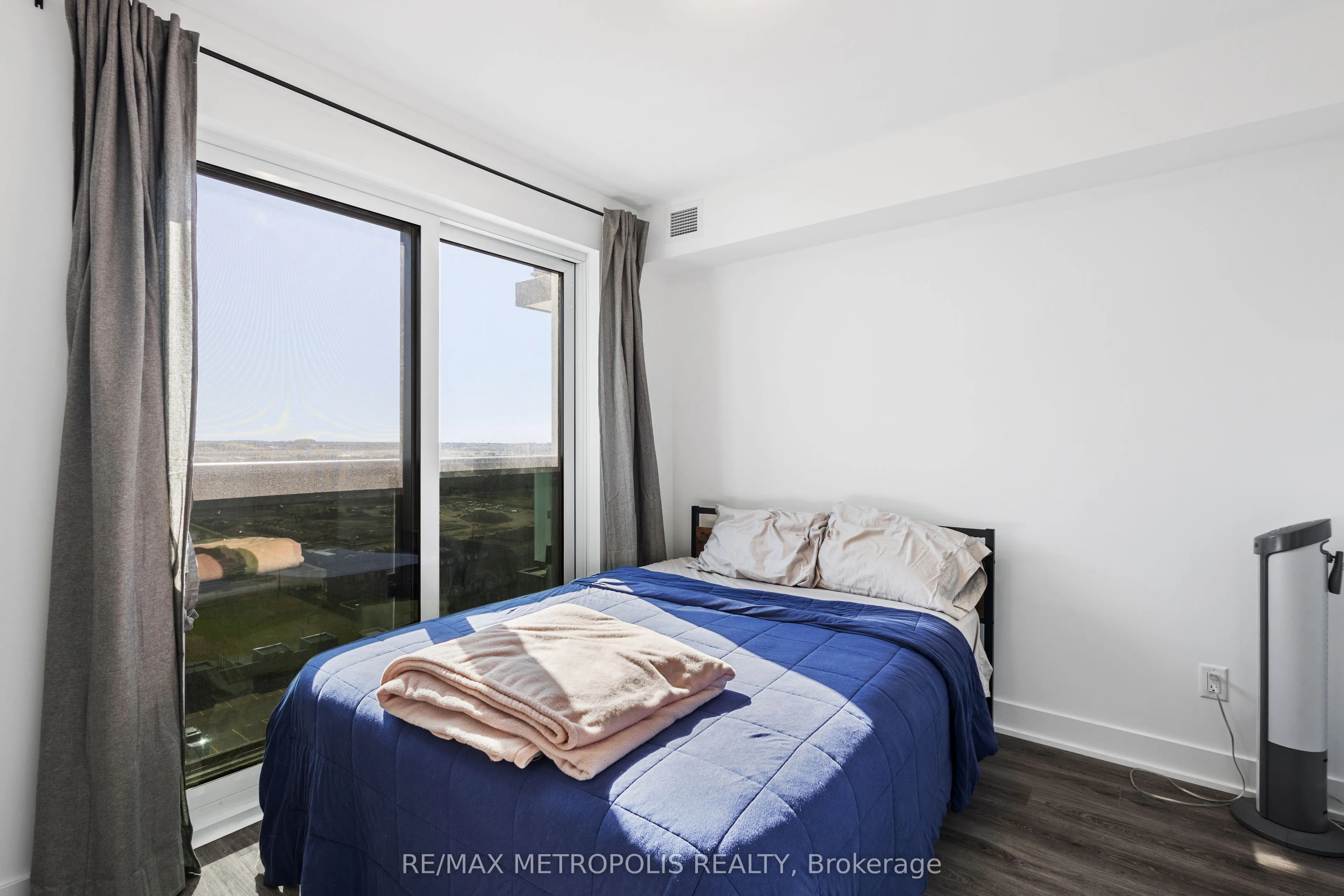2545 Simcoe Street N, #1419