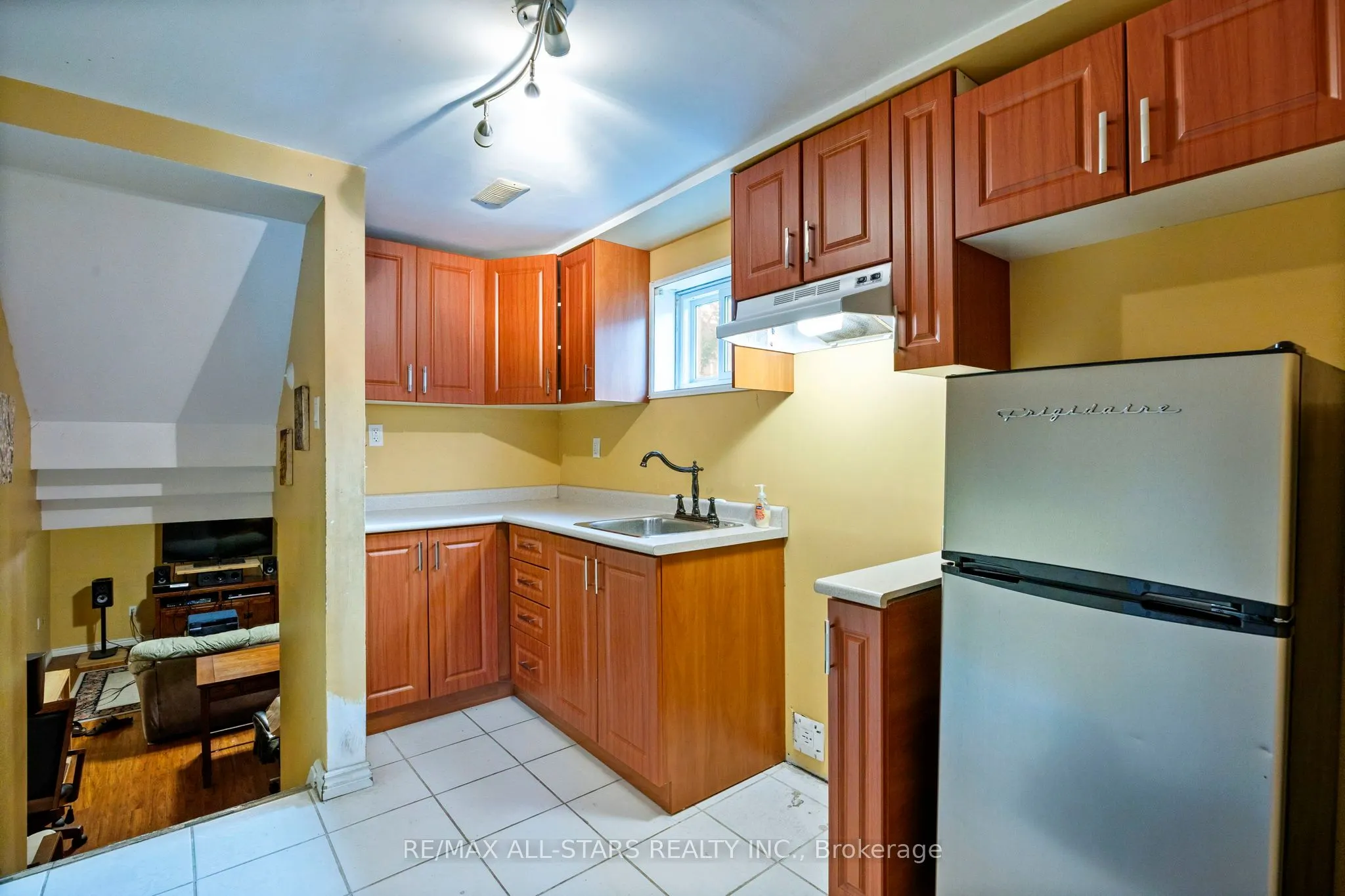 54 Kennaley Crescent E