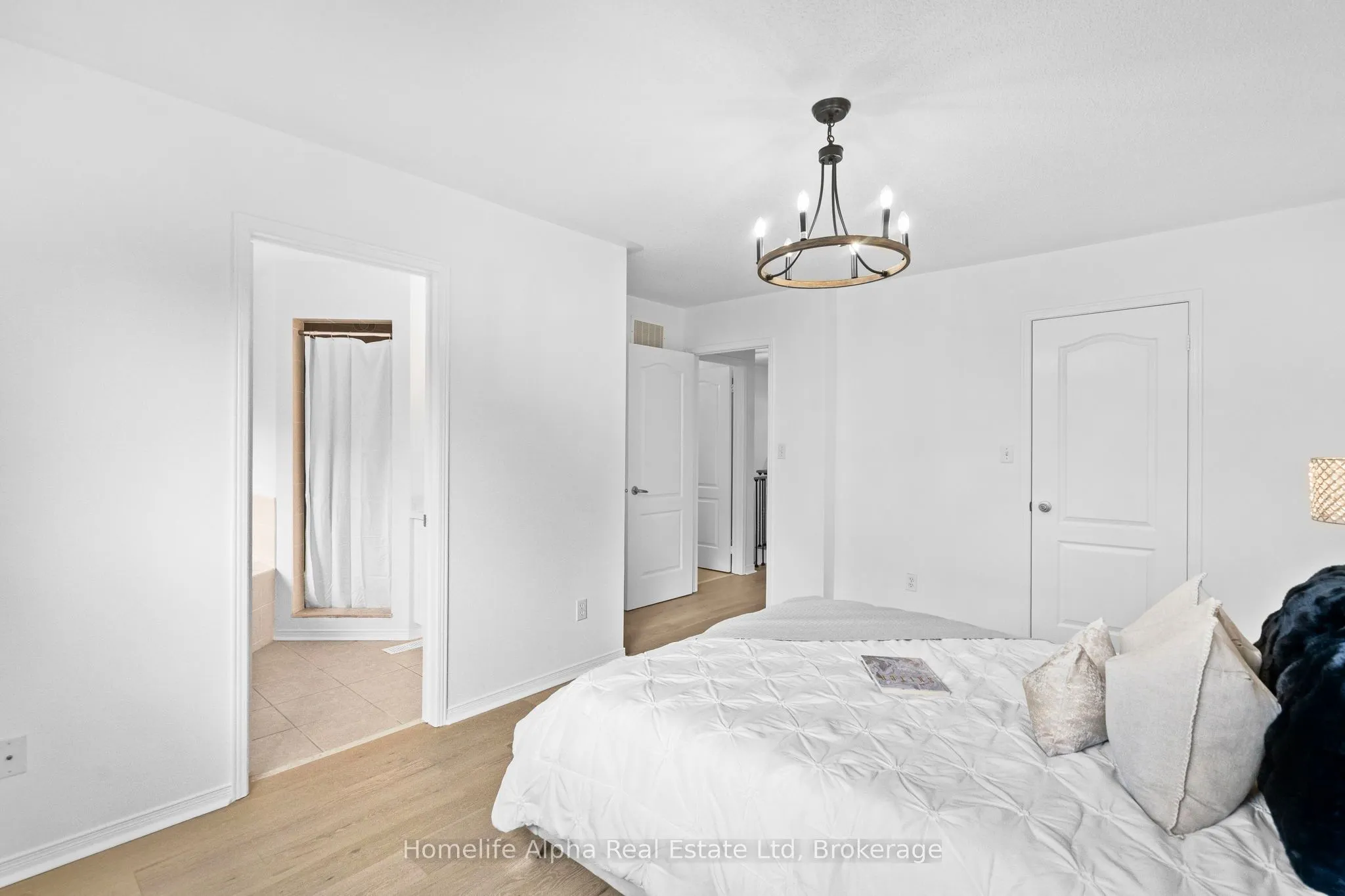 10 Bon Echo Court
