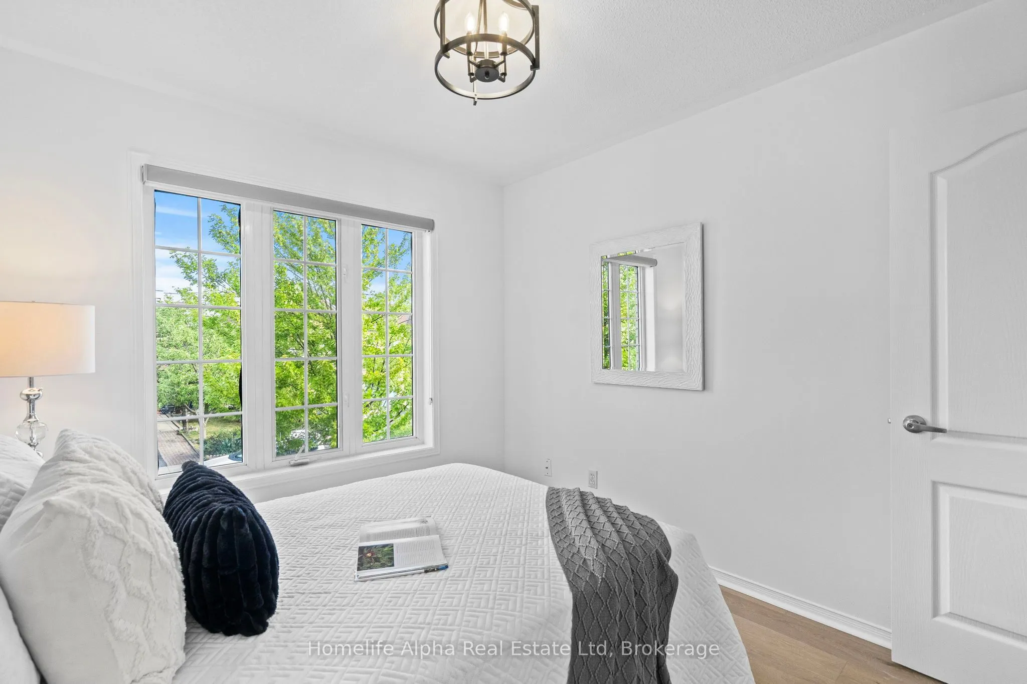 10 Bon Echo Court