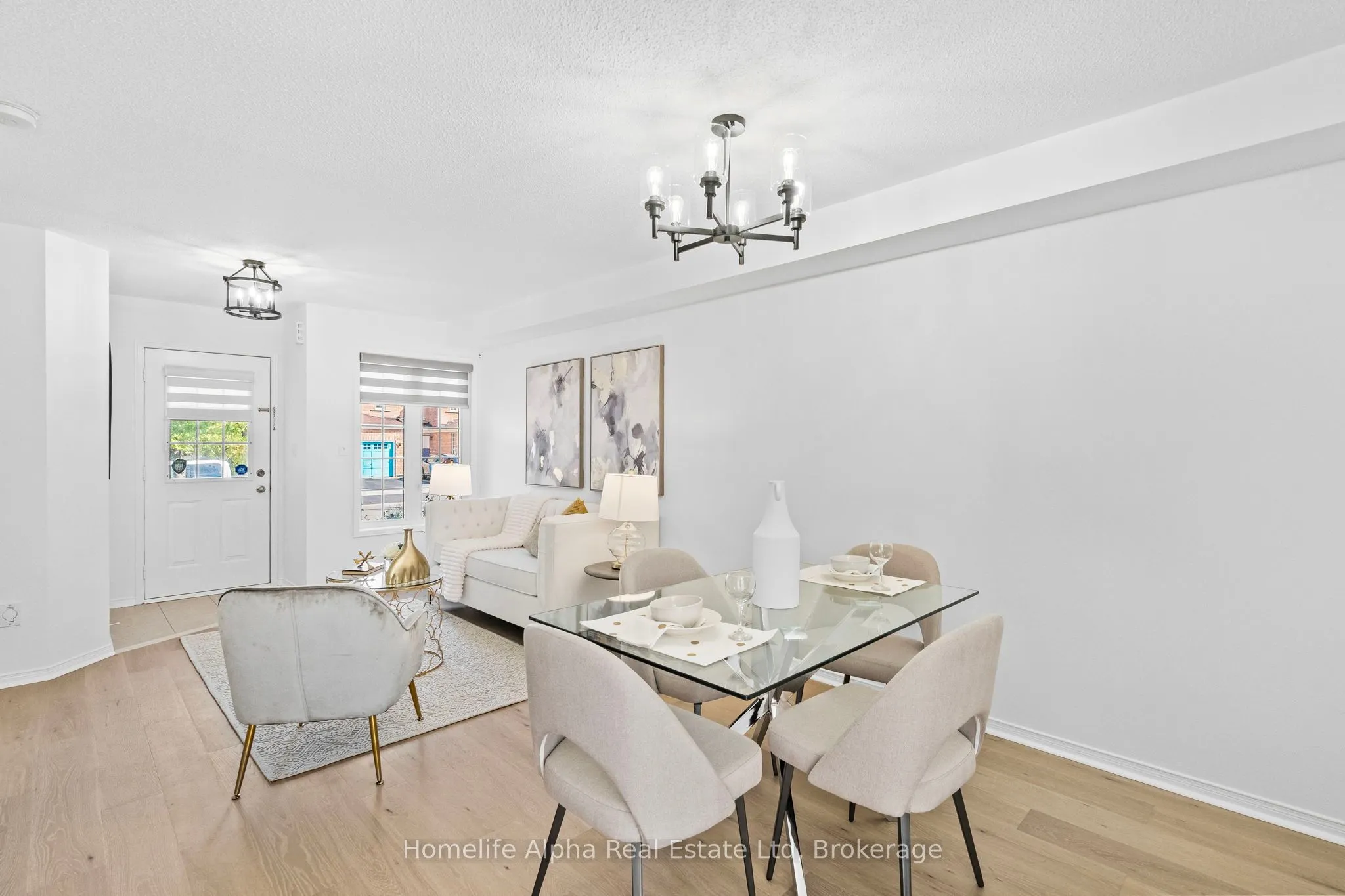 10 Bon Echo Court