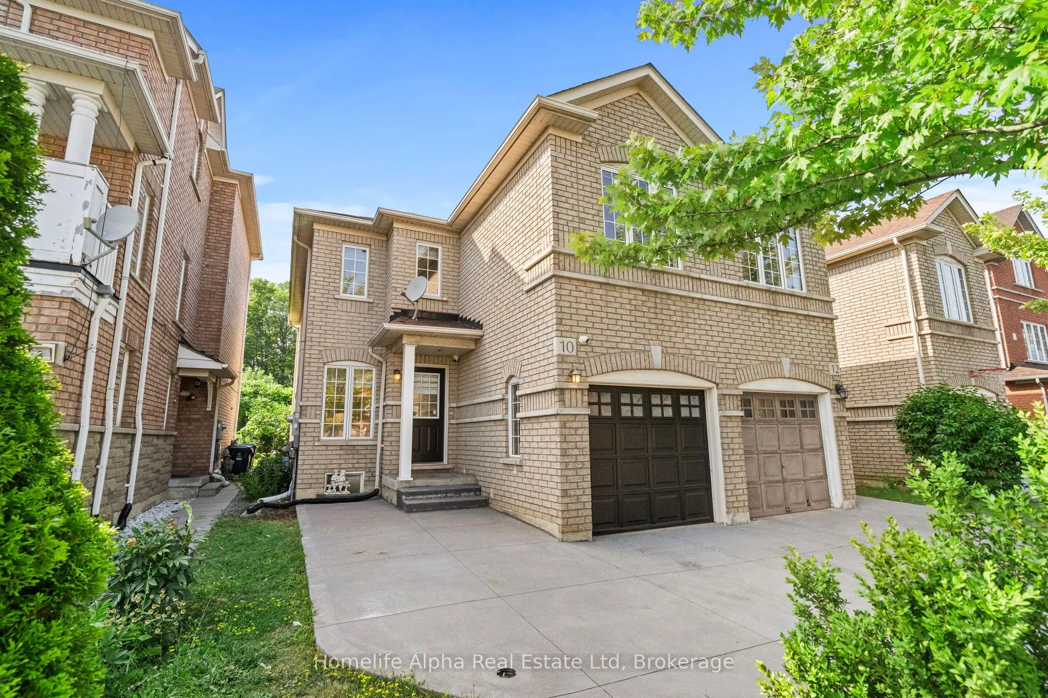 10 Bon Echo Court