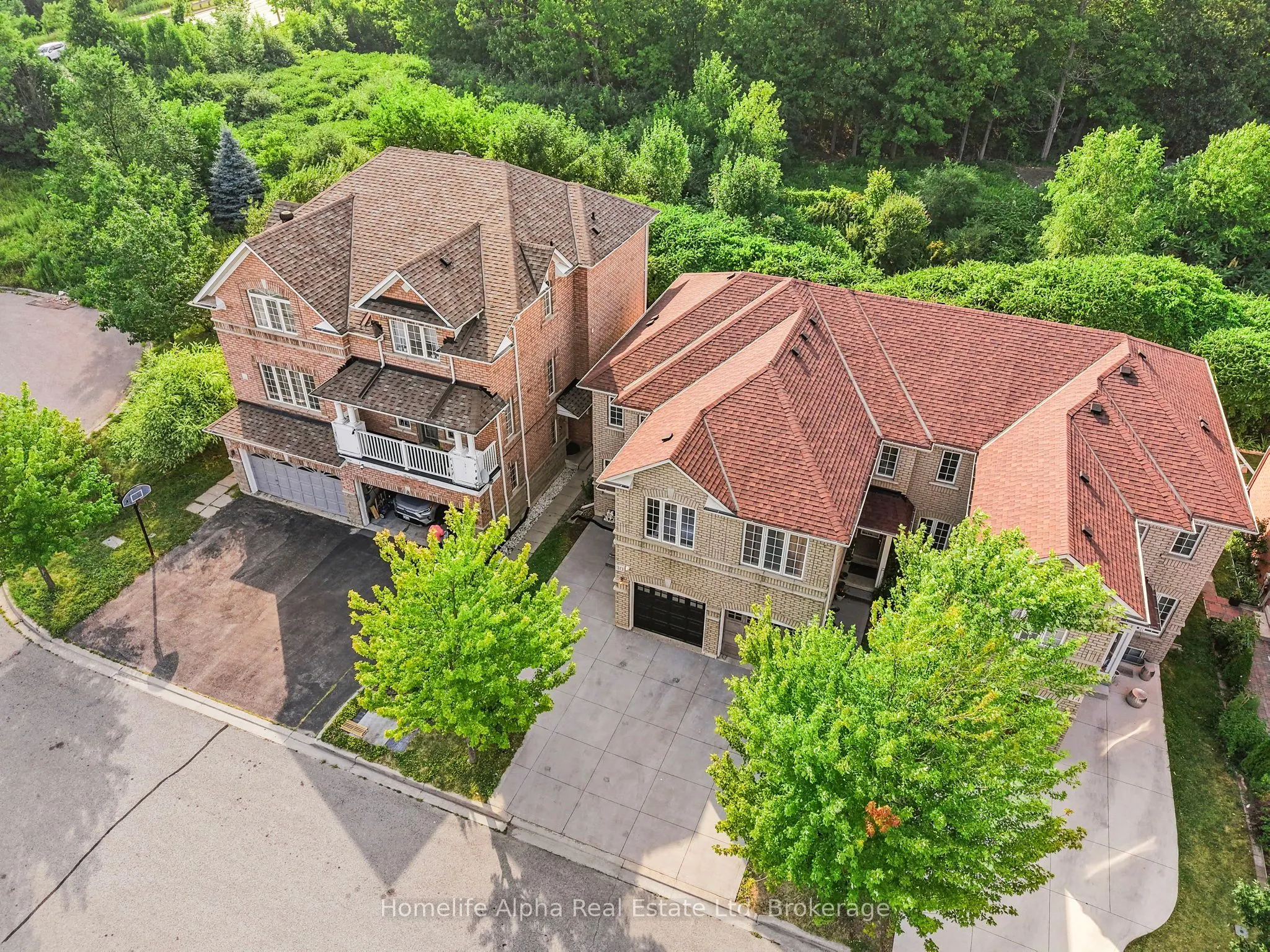 10 Bon Echo Court