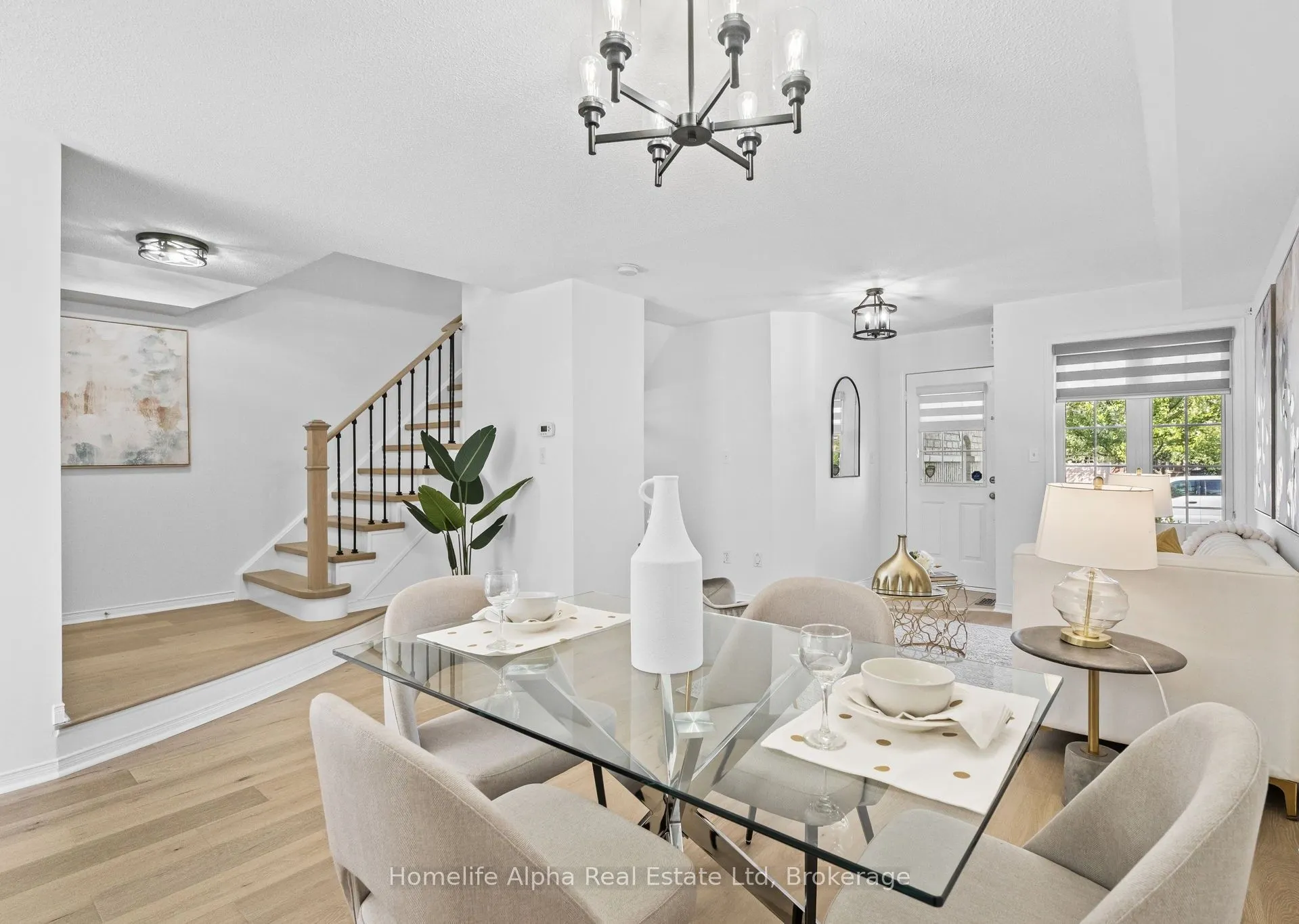 10 Bon Echo Court