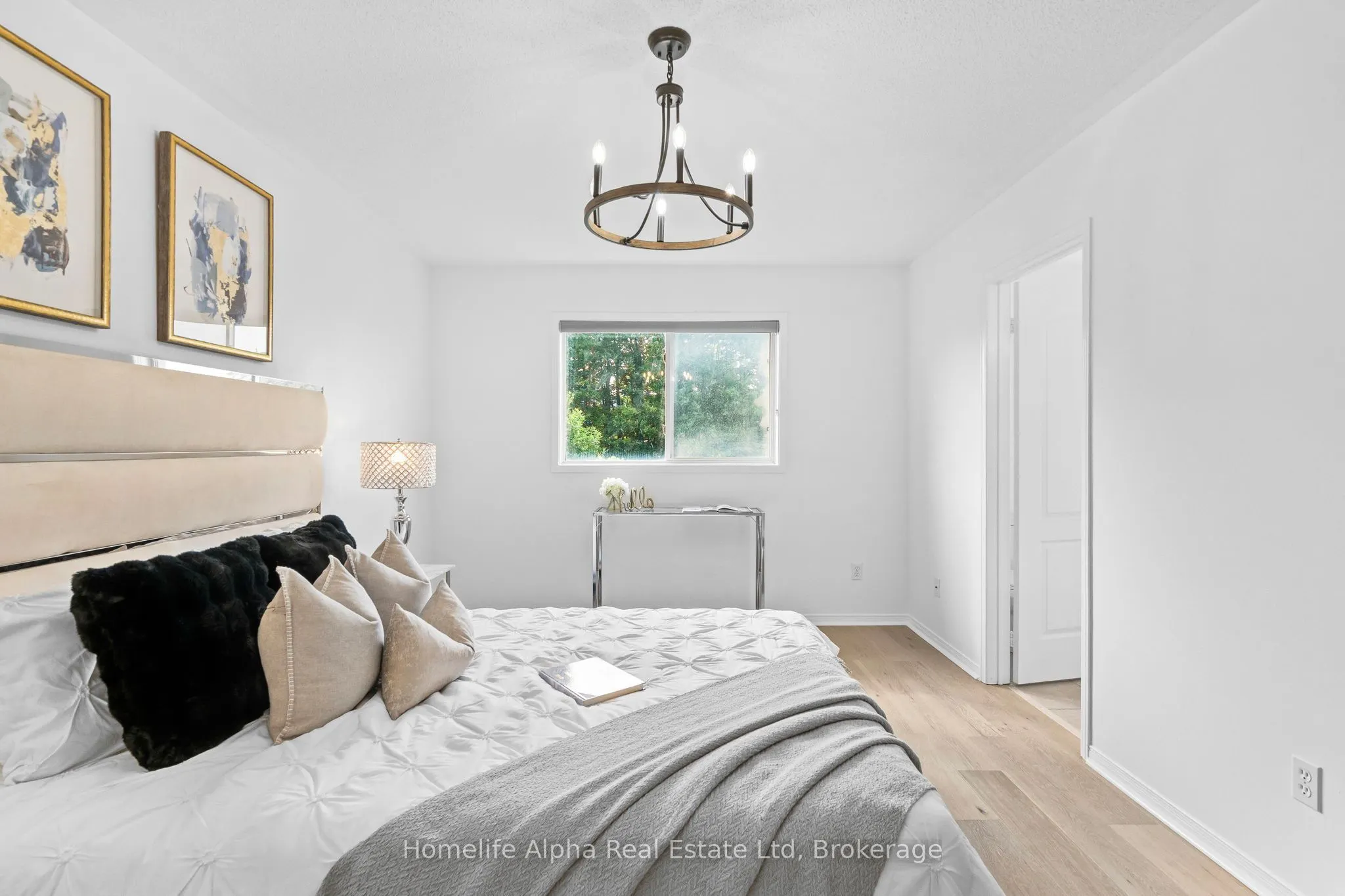 10 Bon Echo Court