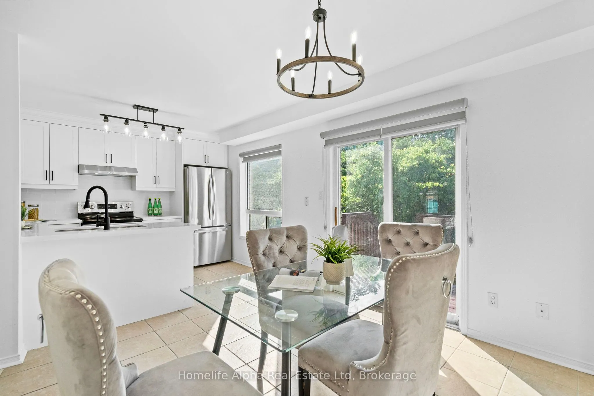 10 Bon Echo Court