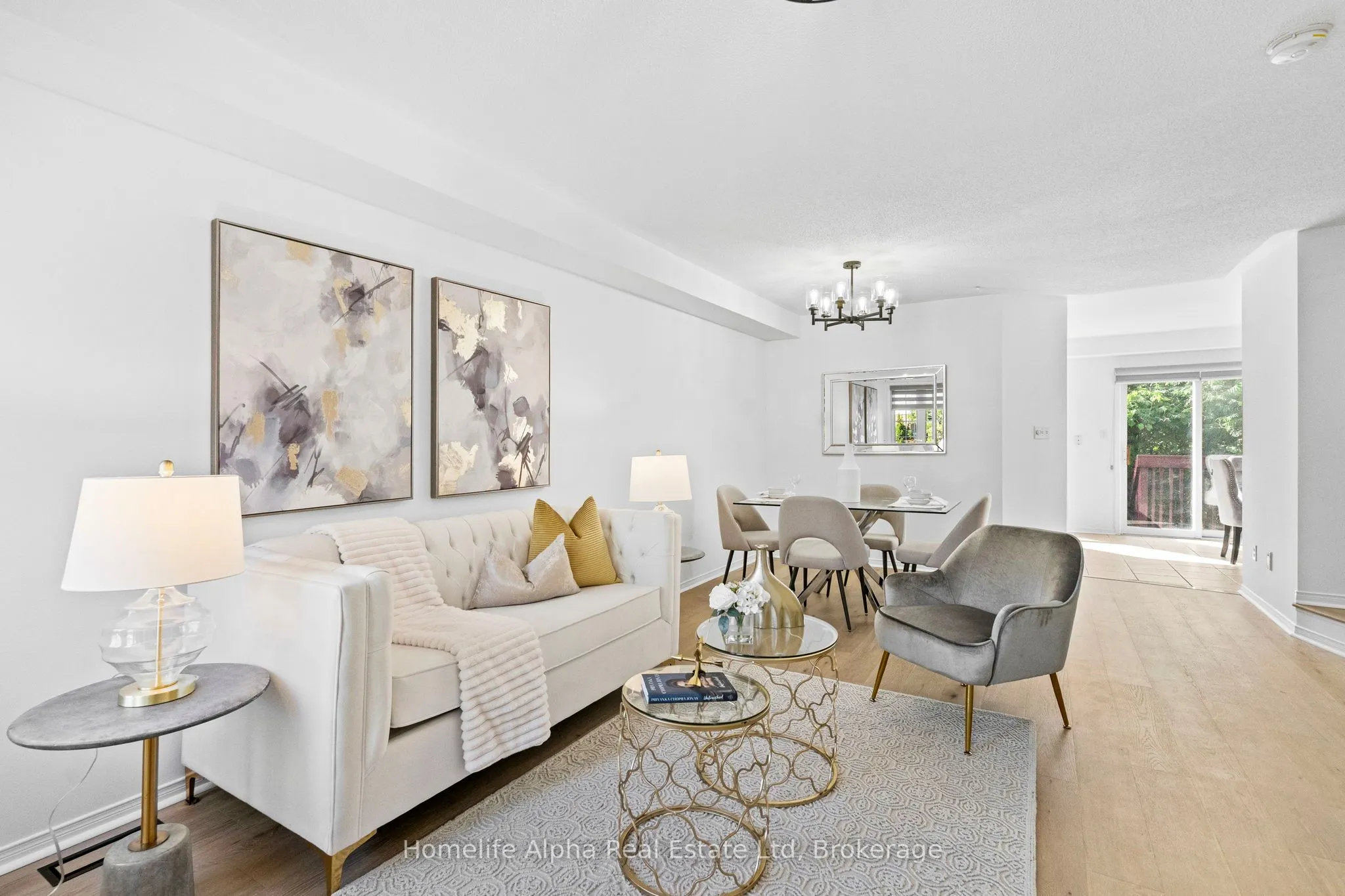 10 Bon Echo Court