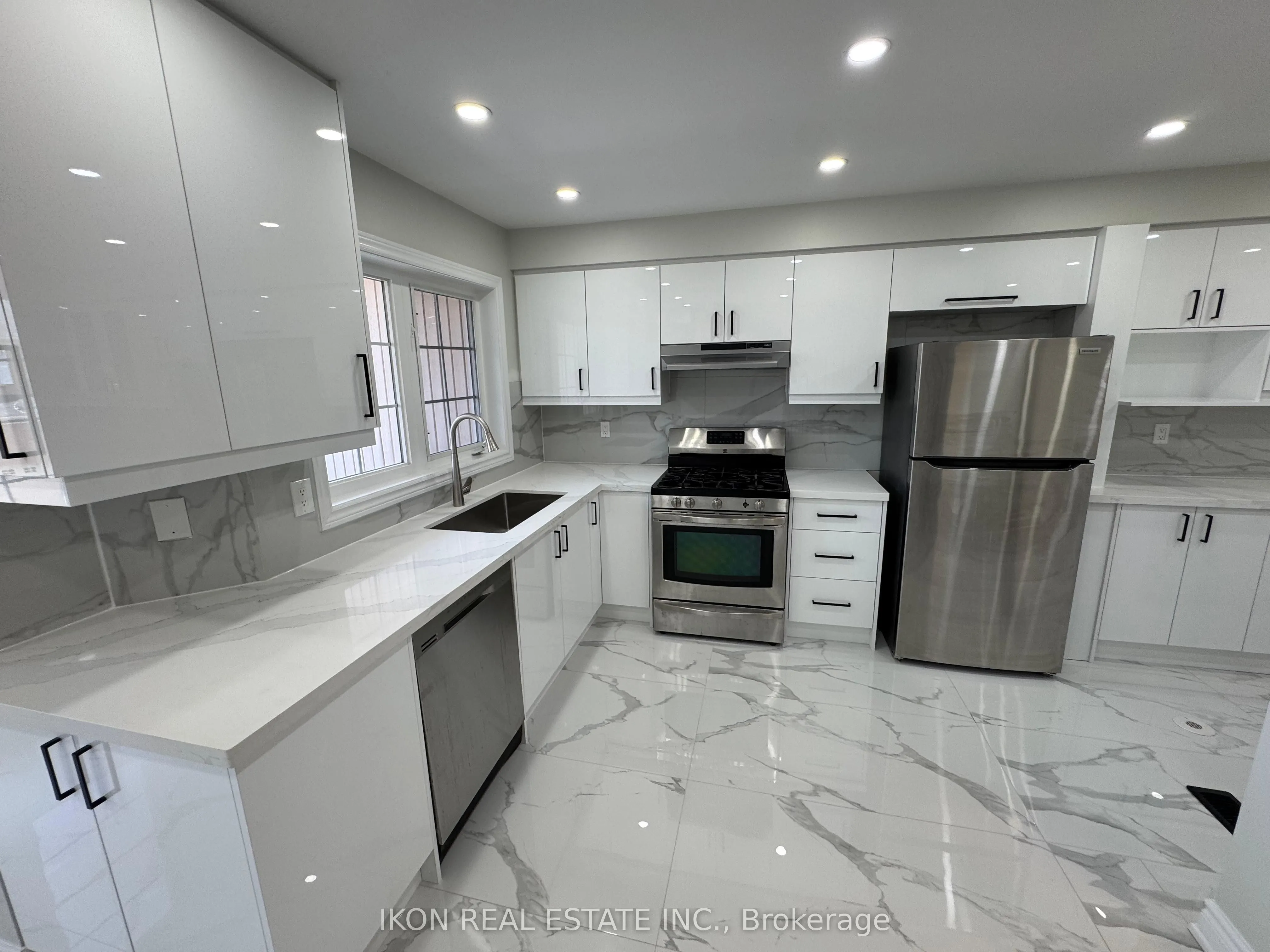 67 Sprucedale Way E, #32