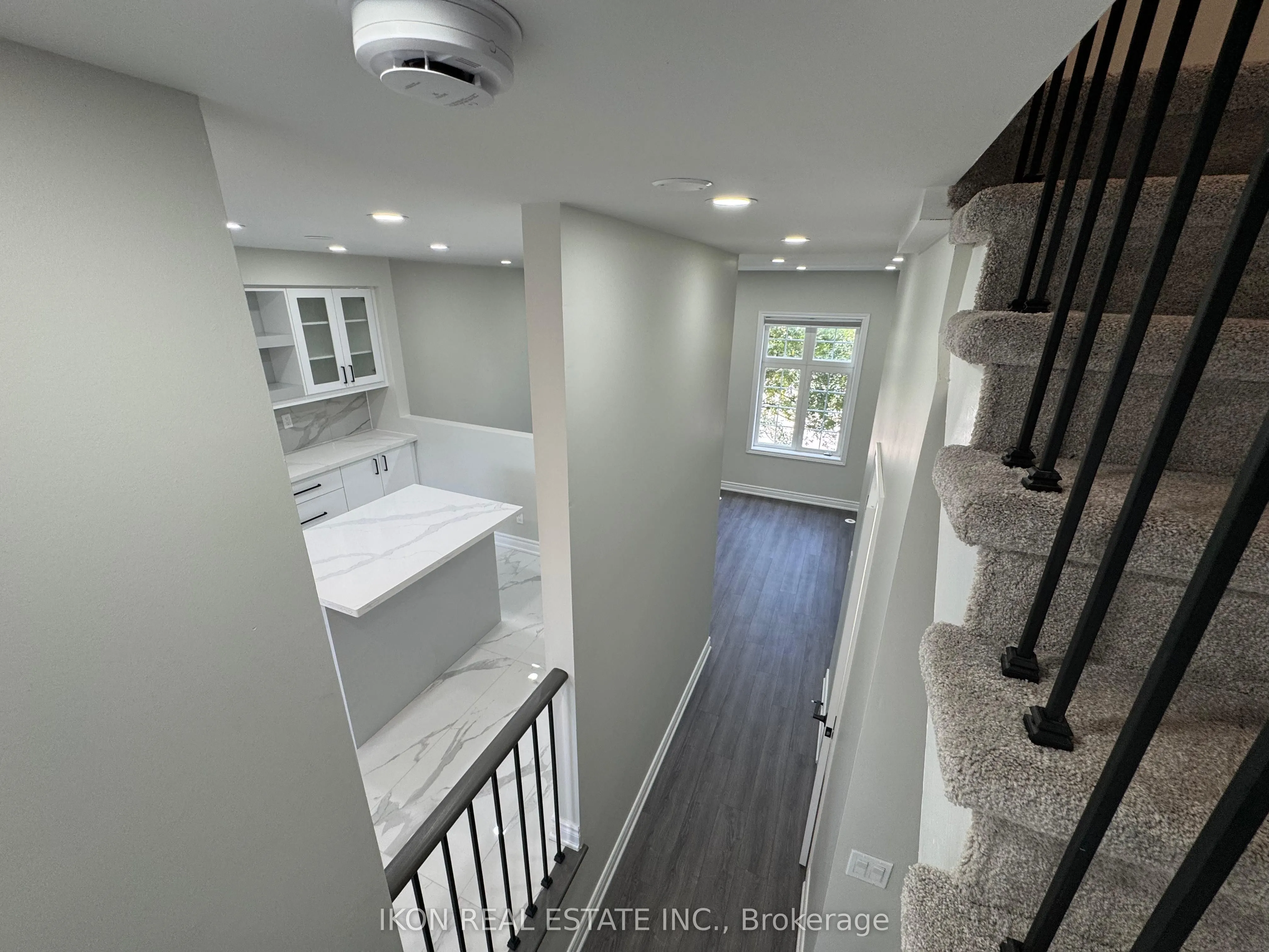 67 Sprucedale Way E, #32