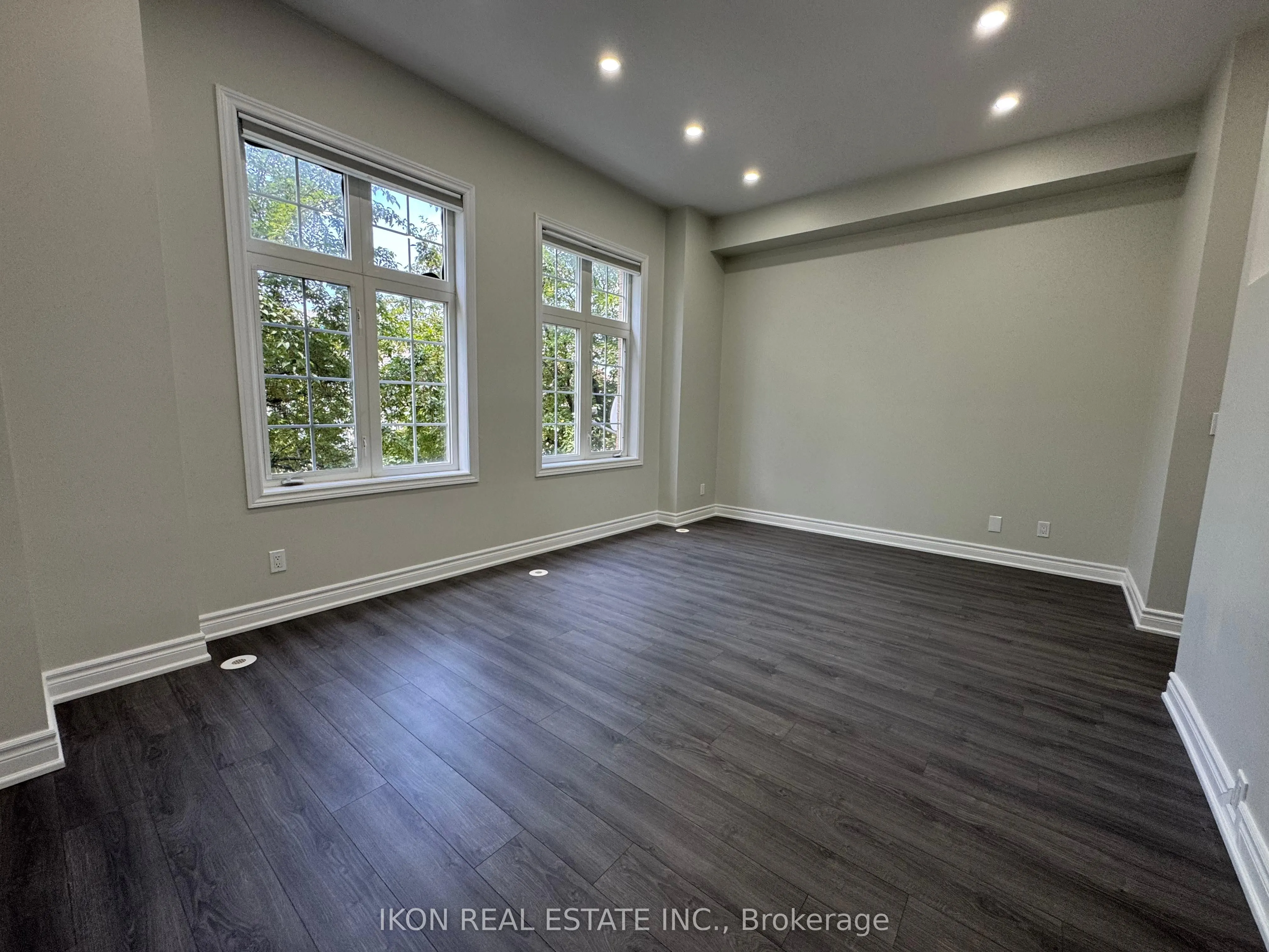 67 Sprucedale Way E, #32