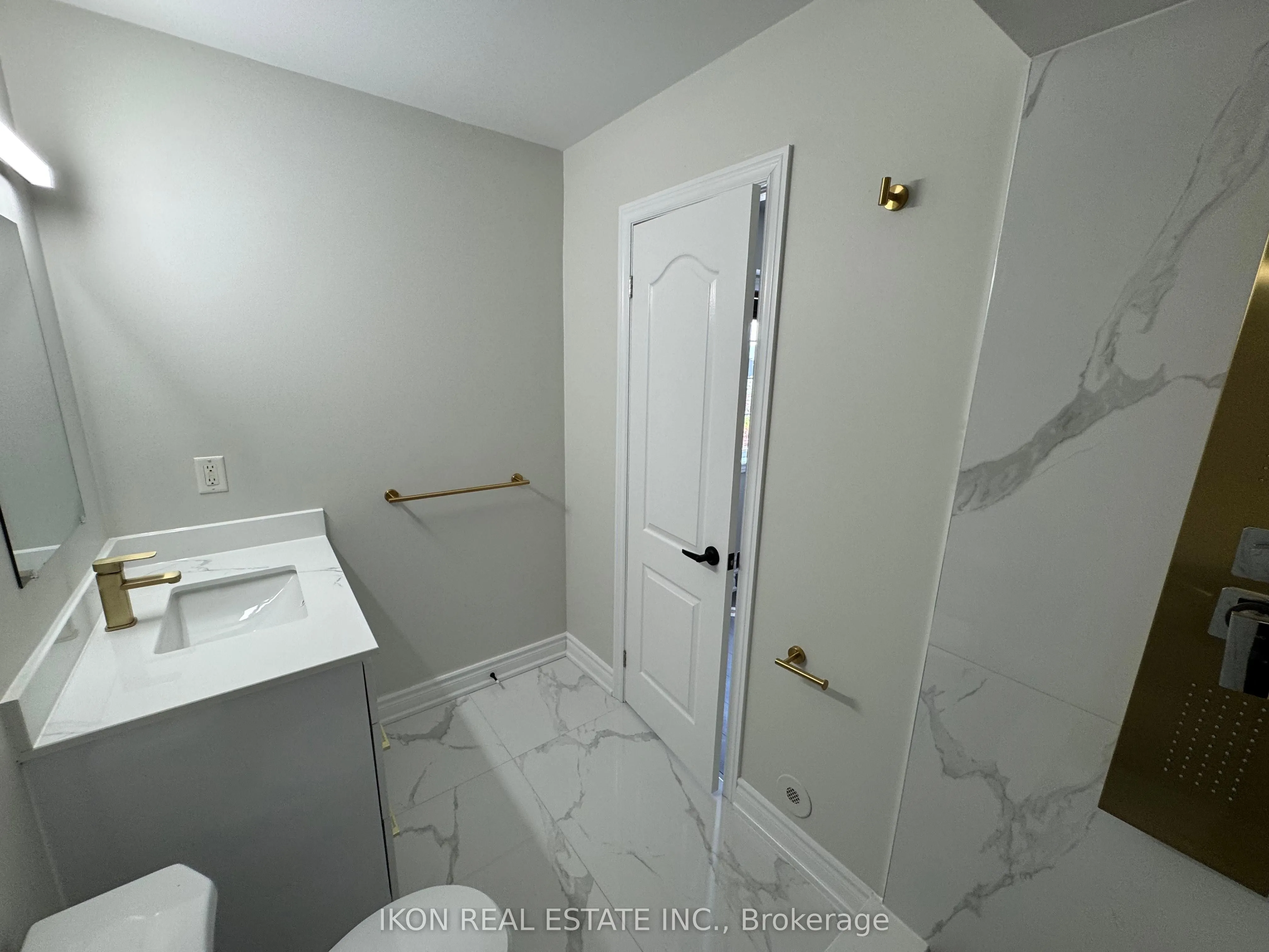 67 Sprucedale Way E, #32
